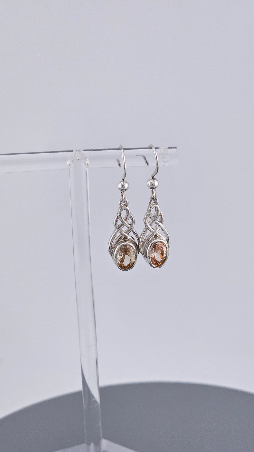 Elegant Pre-Loved 925 Sterling Silver DQCZ Celtic Knot Drop