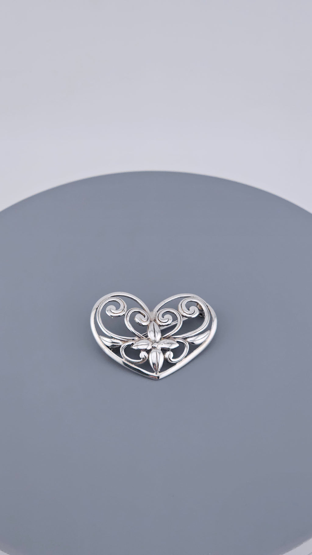 925 Sterling Silver Openwork Floral Heart Brooch (4.4g)