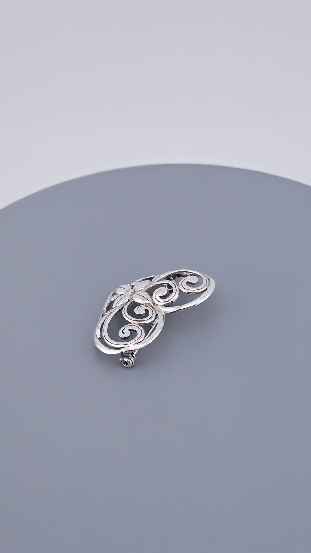 925 Sterling Silver Openwork Floral Heart Brooch (4.4g)