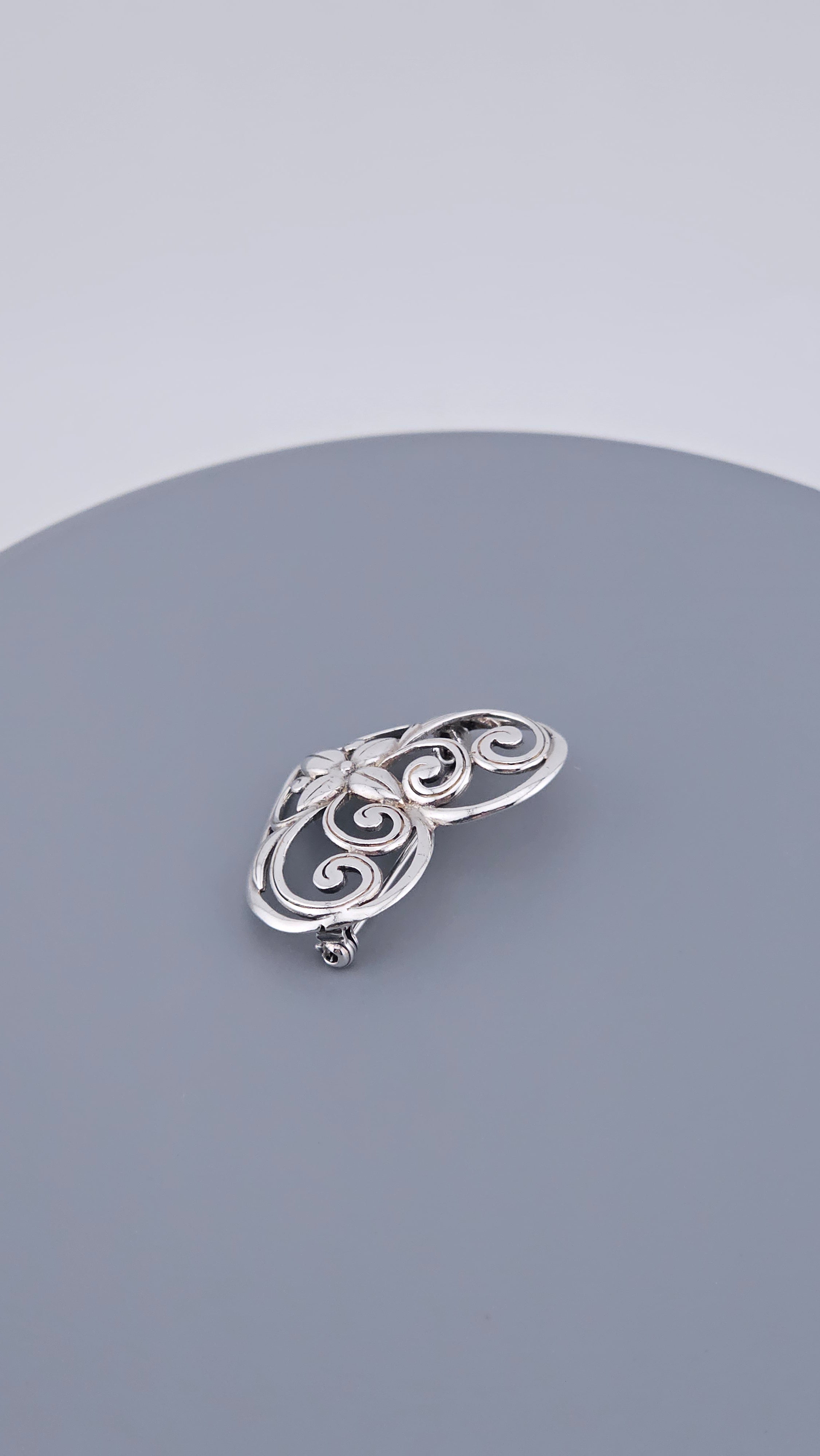 925 Sterling Silver Openwork Floral Heart Brooch (4.4g)