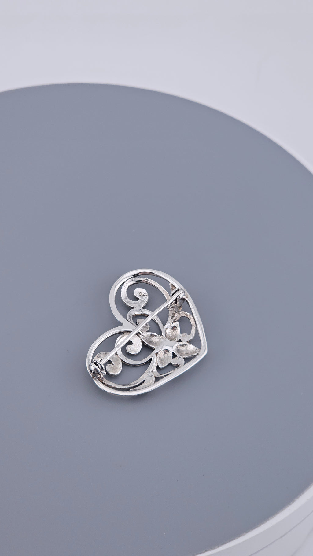 925 Sterling Silver Openwork Floral Heart Brooch (4.4g)
