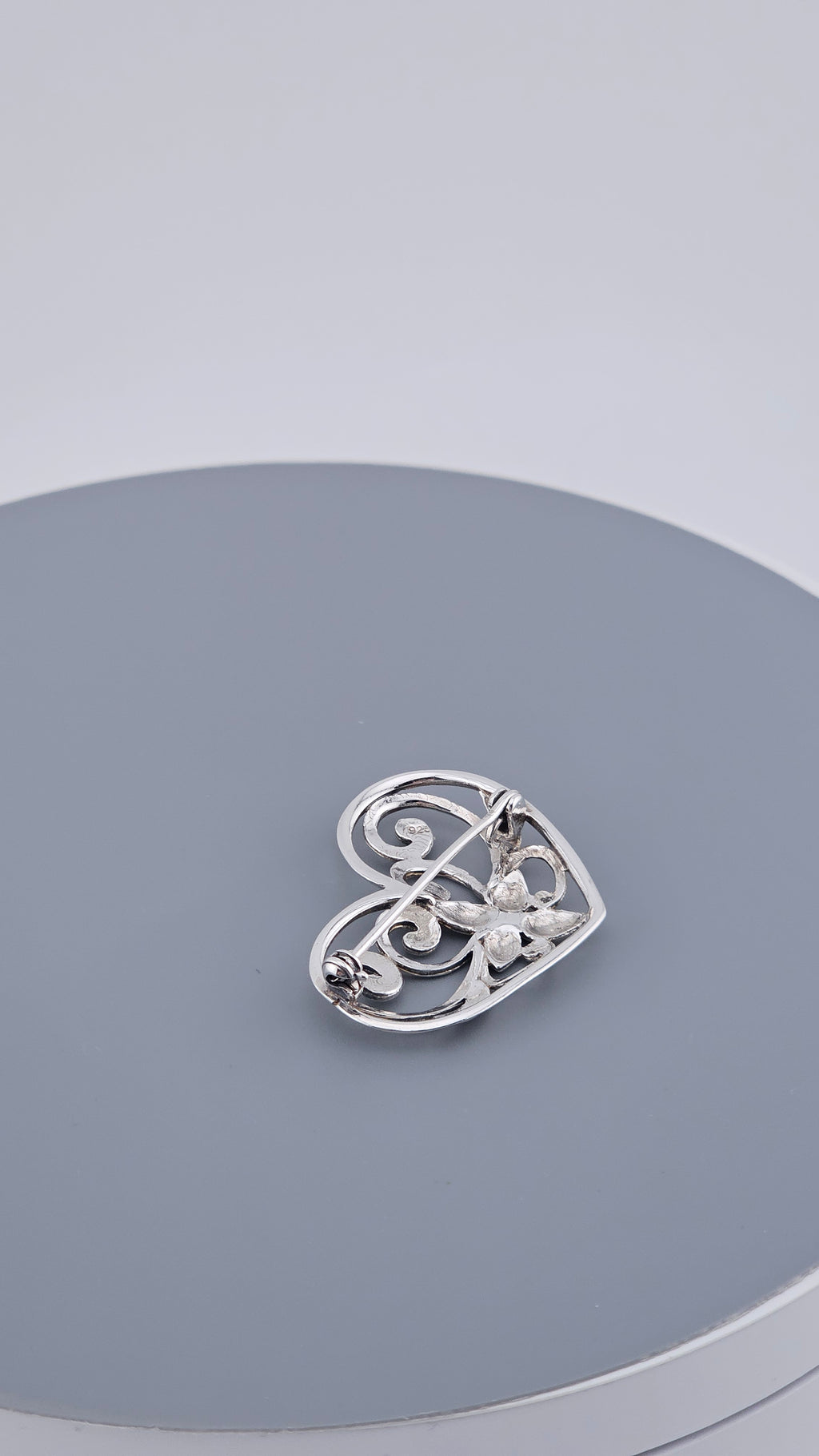 925 Sterling Silver Openwork Floral Heart Brooch (4.4g)