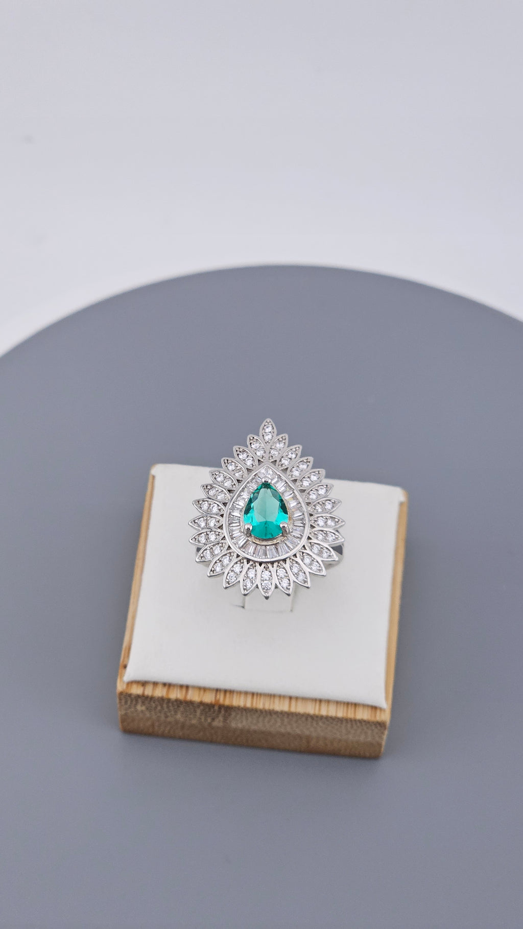 925 Sterling Silver Green Pear CZ Sunburst Statement Ring - Size UK O 1/2