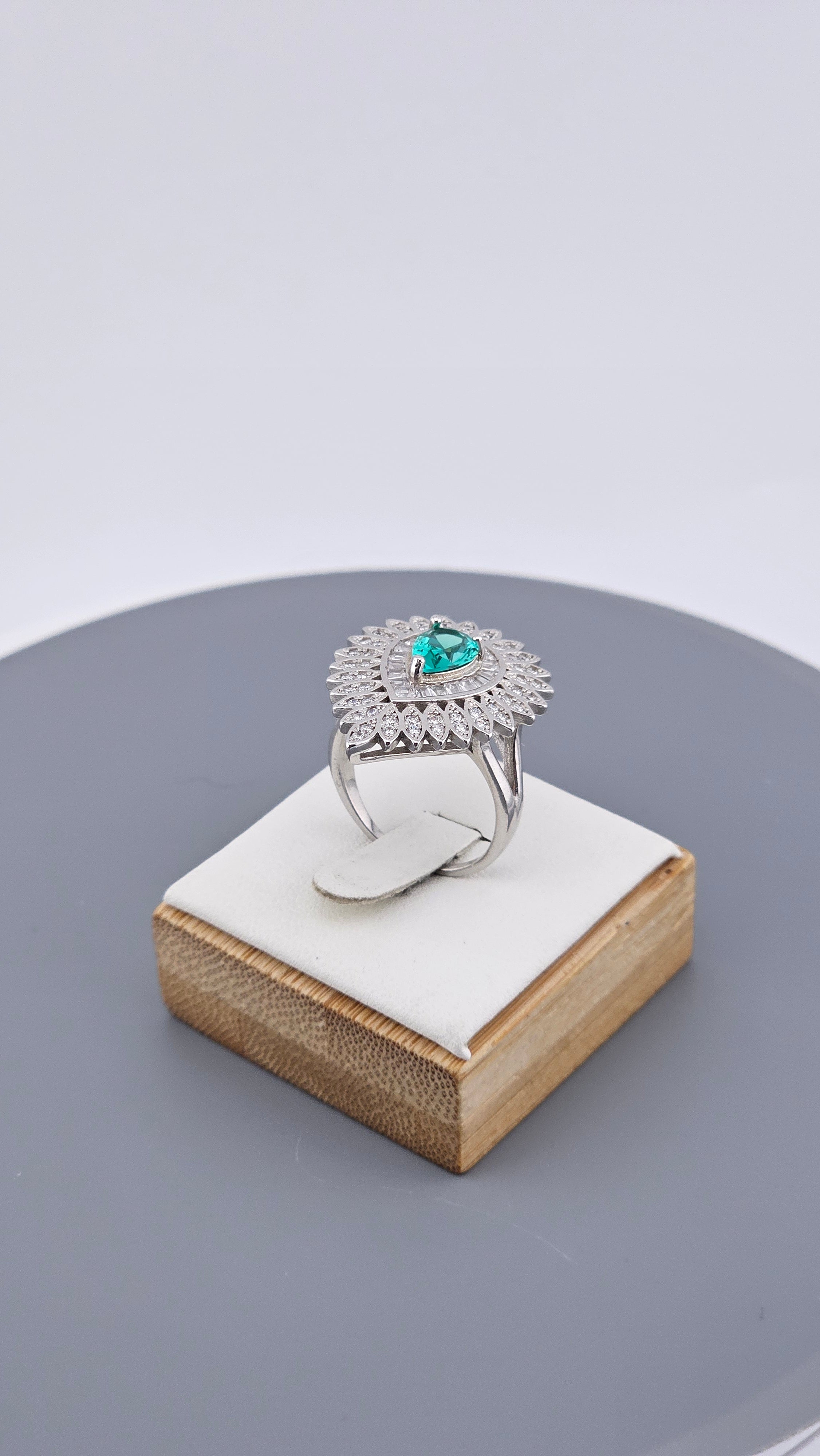 925 Sterling Silver Green Pear CZ Sunburst Statement Ring - Size UK O 1/2