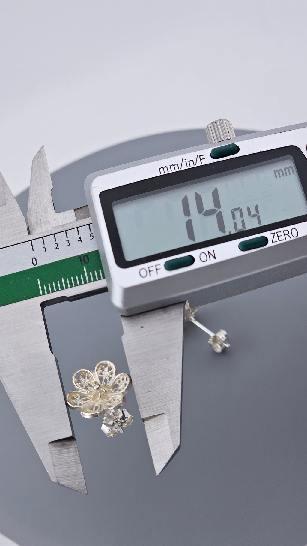 Vintage Sterling Silver Filigree Flower Stud Earrings (14mm, 2.15g)