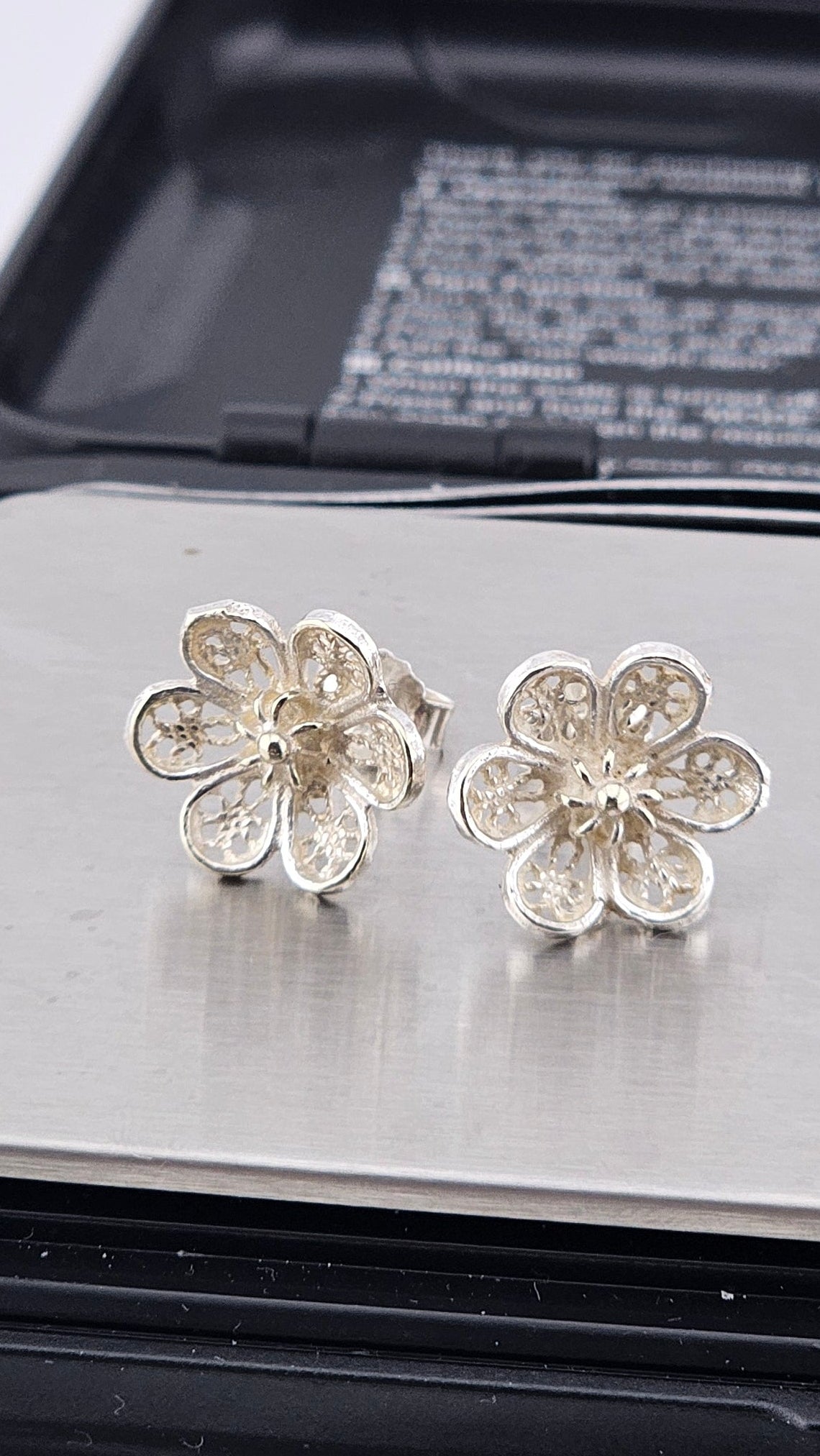Vintage Sterling Silver Filigree Flower Stud Earrings (14mm, 2.15g)