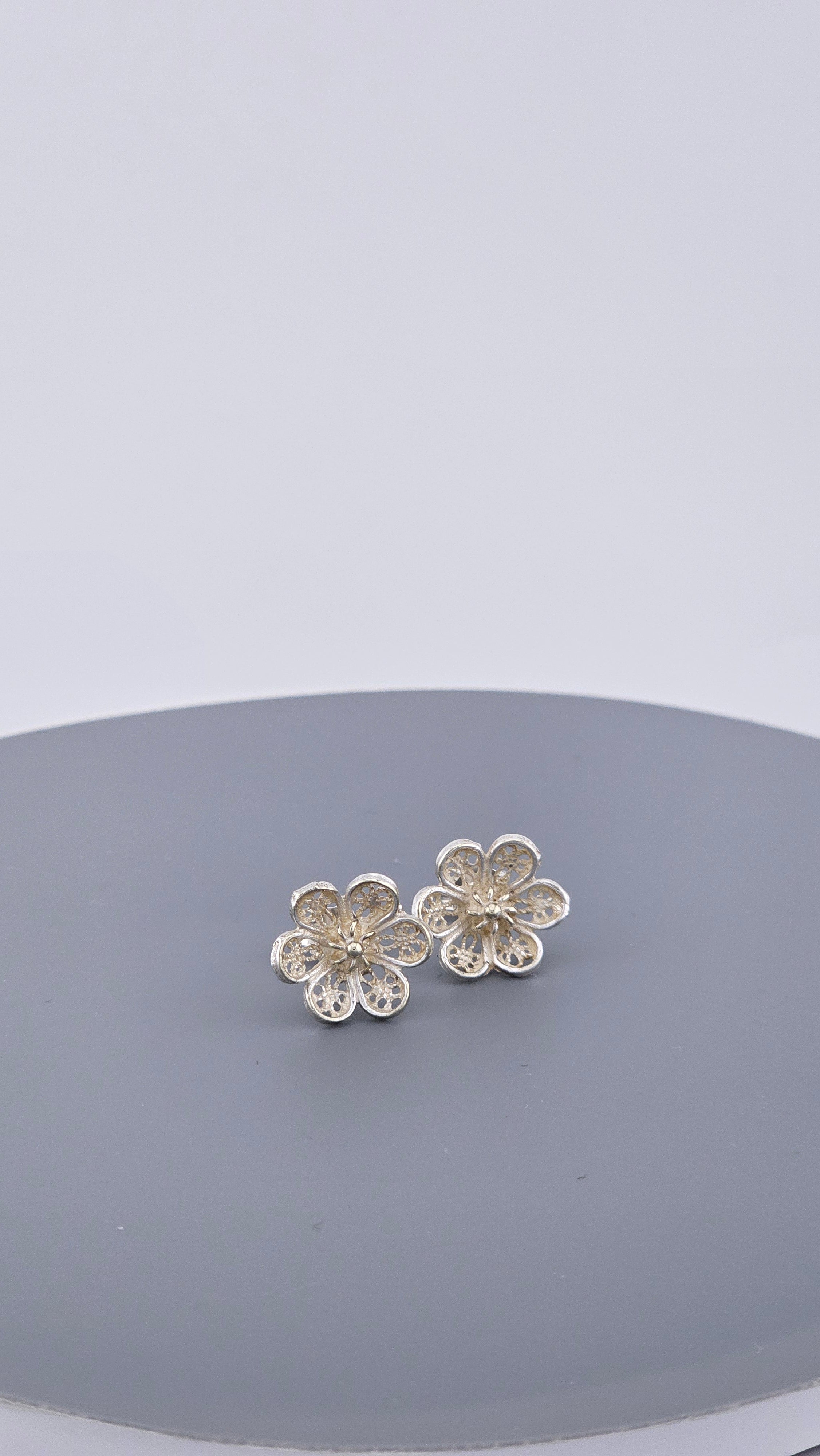 Vintage Sterling Silver Filigree Flower Stud Earrings (14mm, 2.15g)