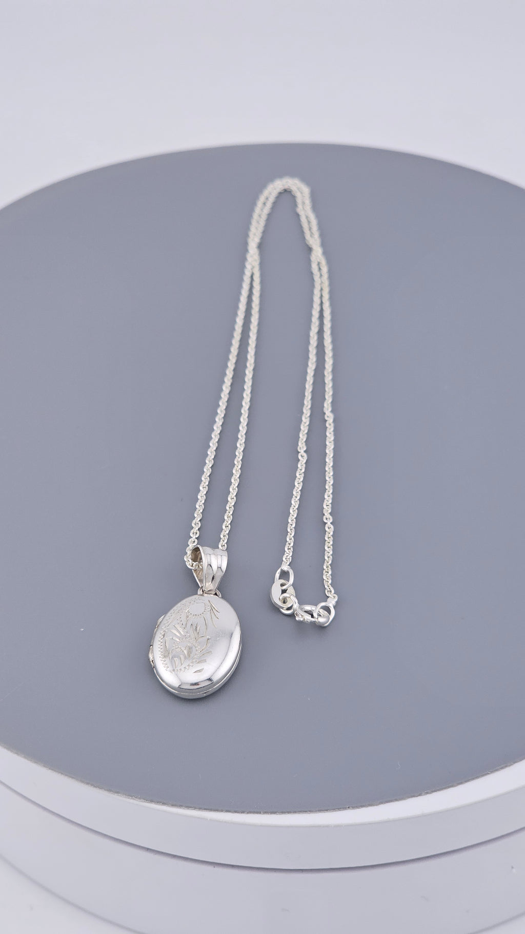 Engraved Sterling Silver Oval Locket Pendant Necklace - 3.6g