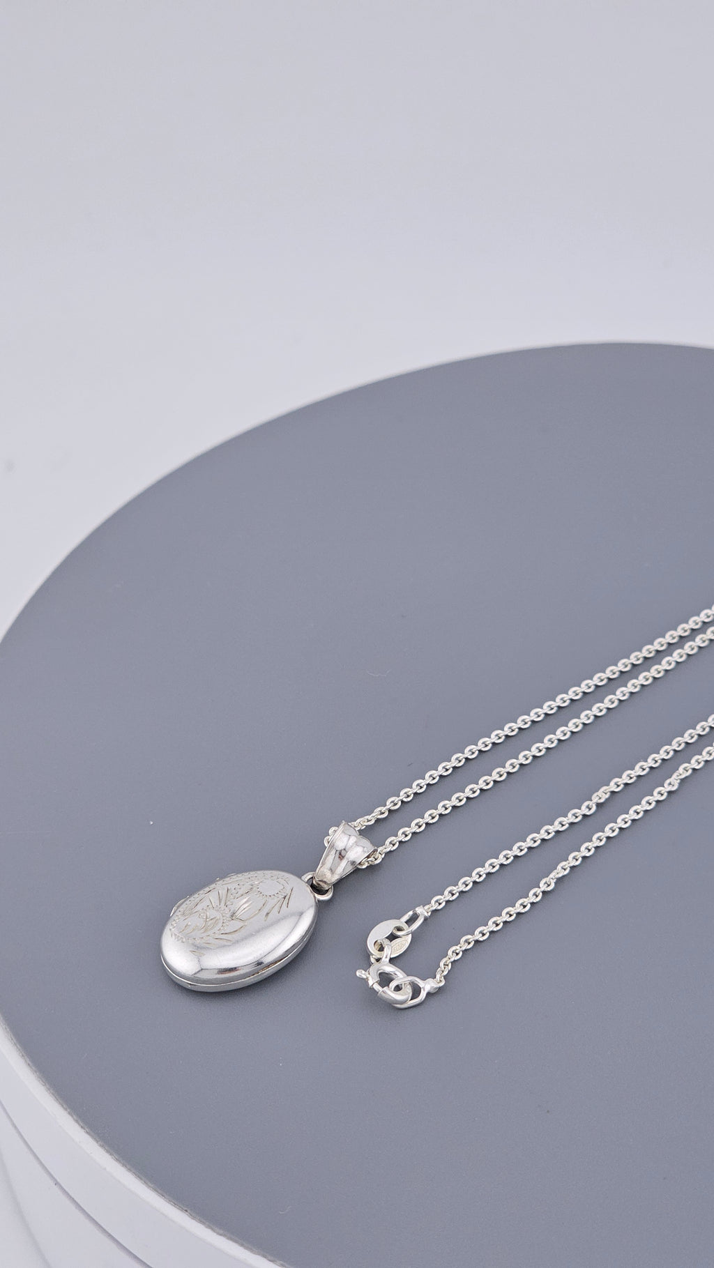 Engraved Sterling Silver Oval Locket Pendant Necklace - 3.6g