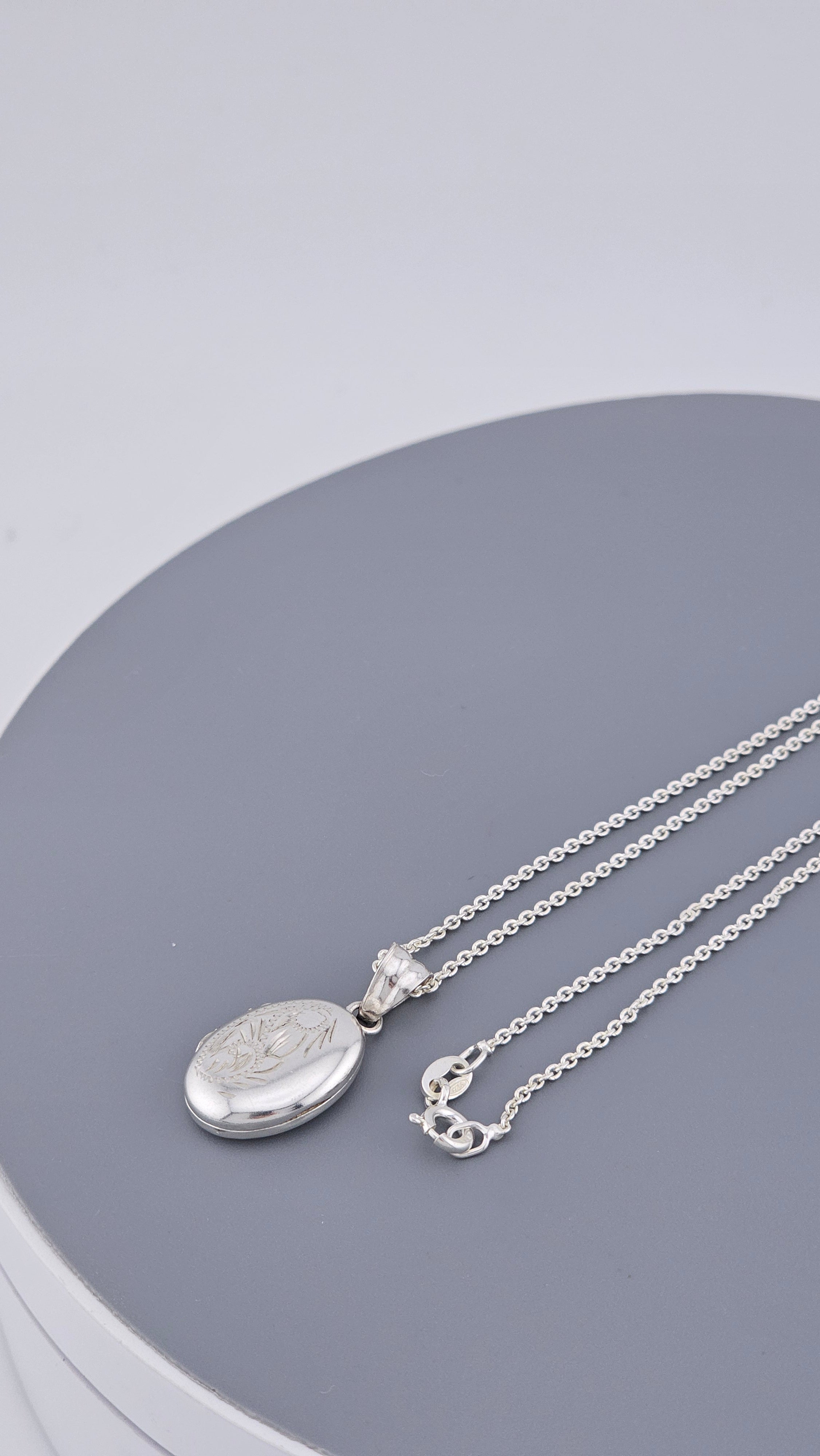 Engraved Sterling Silver Oval Locket Pendant Necklace - 3.6g