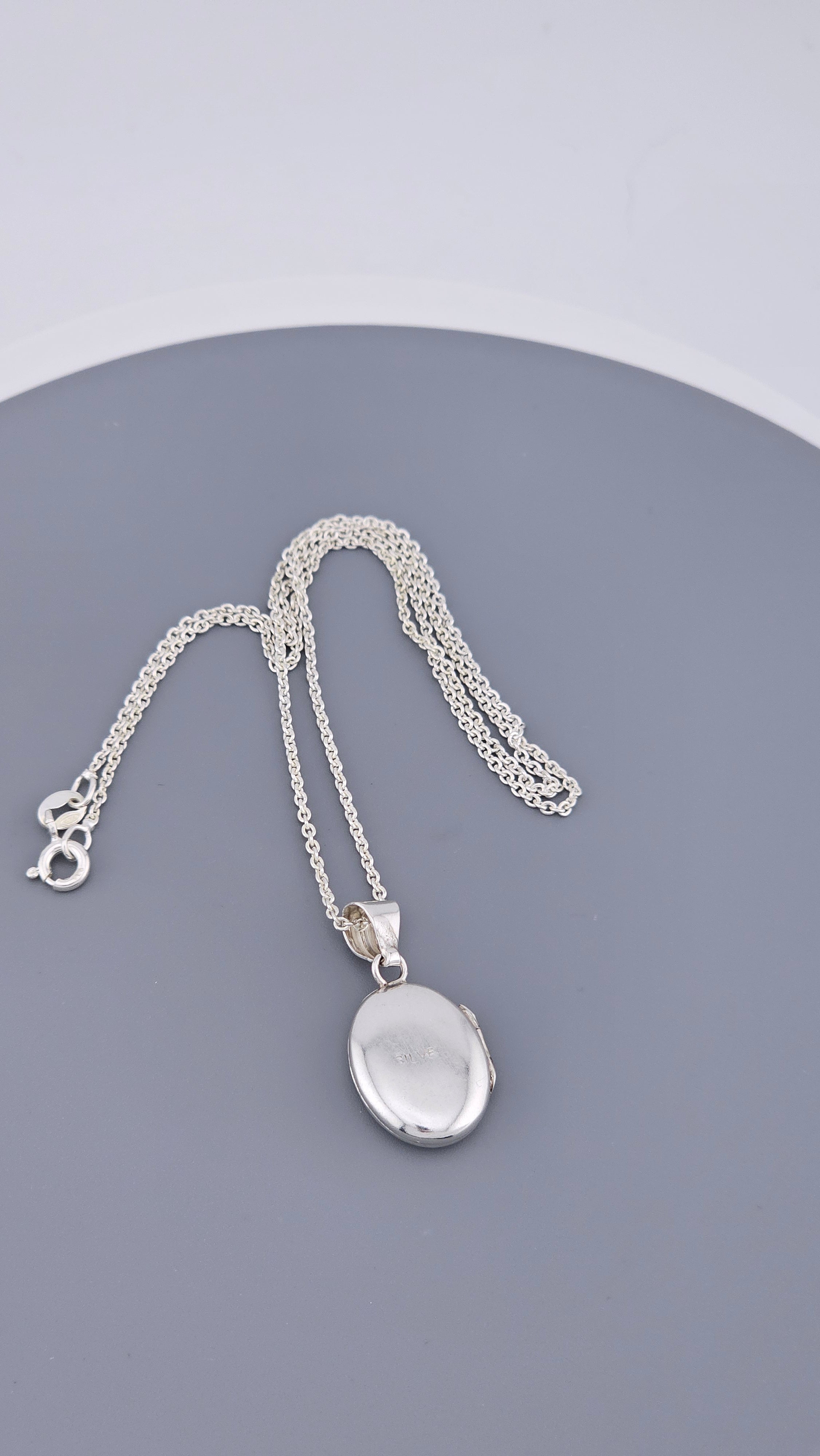Engraved Sterling Silver Oval Locket Pendant Necklace - 3.6g