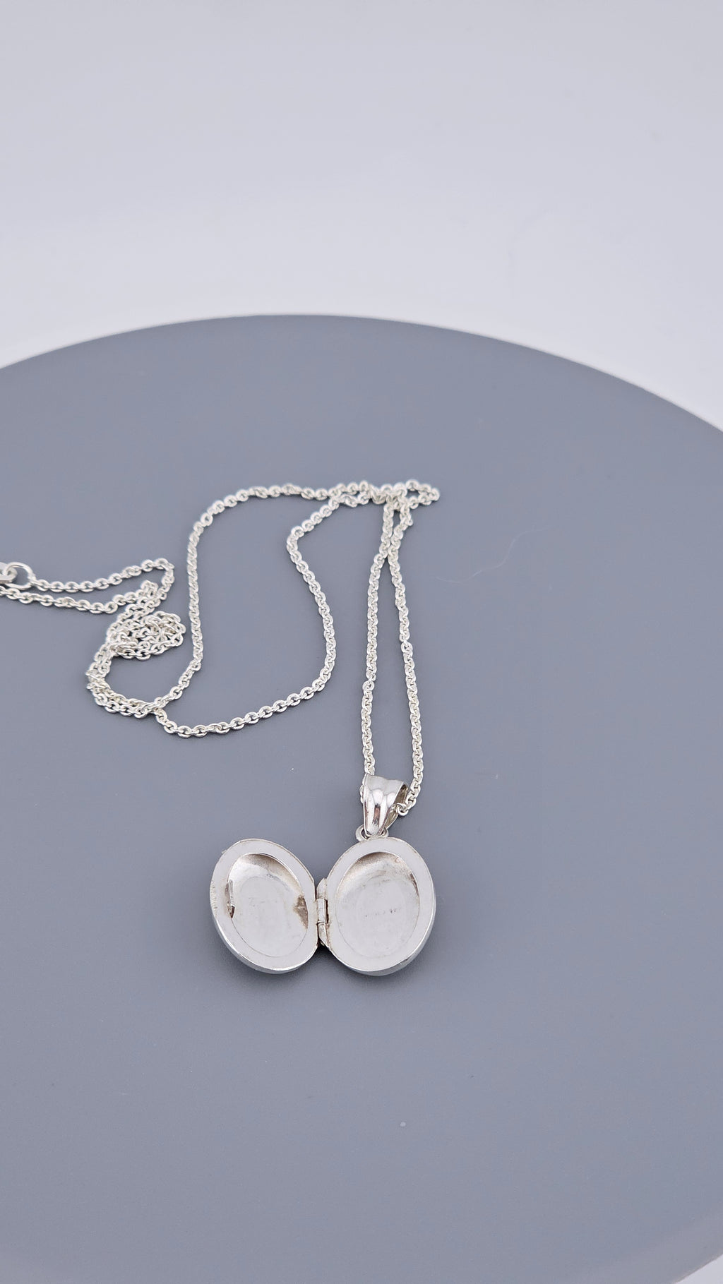 Engraved Sterling Silver Oval Locket Pendant Necklace - 3.6g