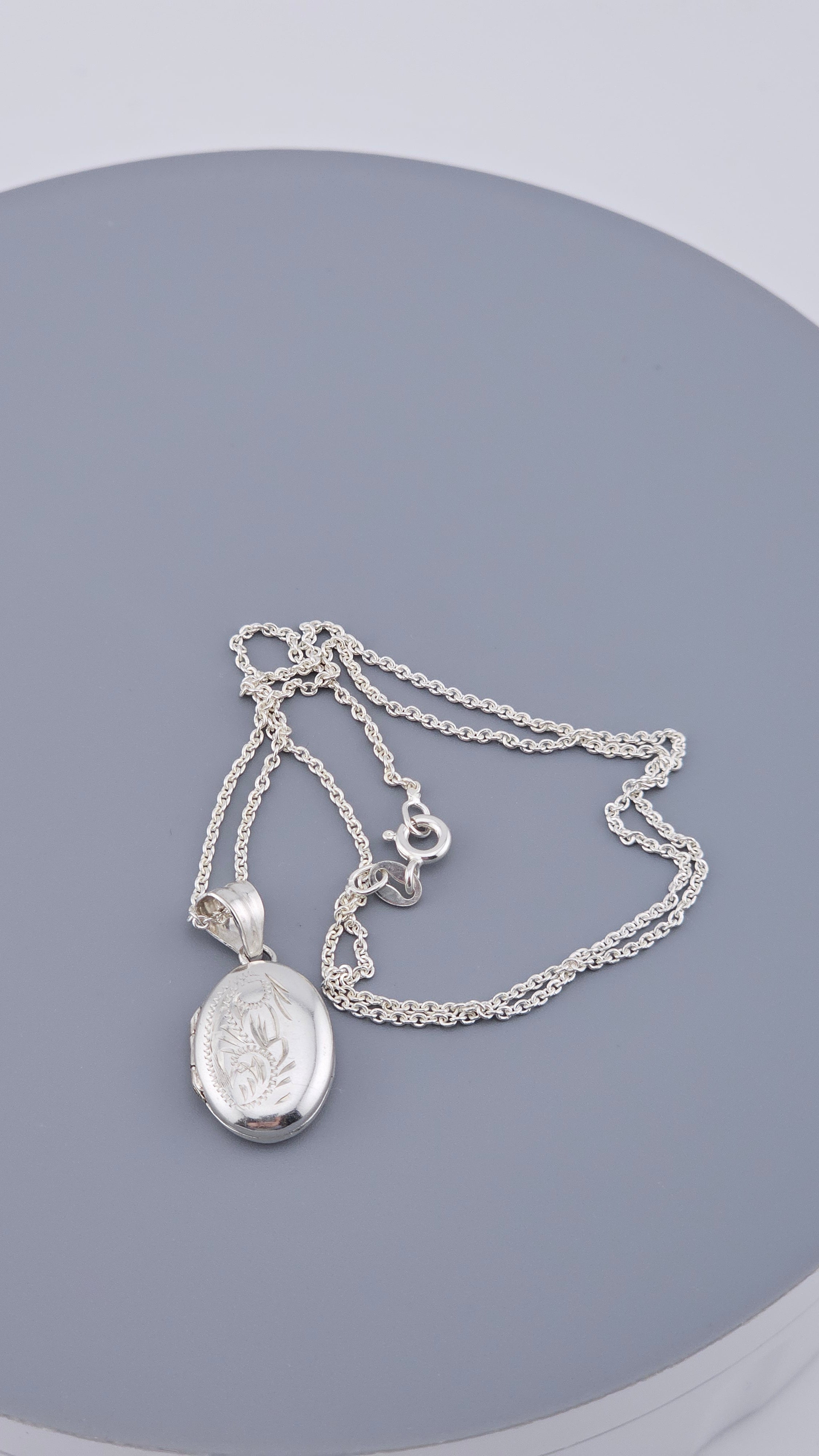 Engraved Sterling Silver Oval Locket Pendant Necklace - 3.6g