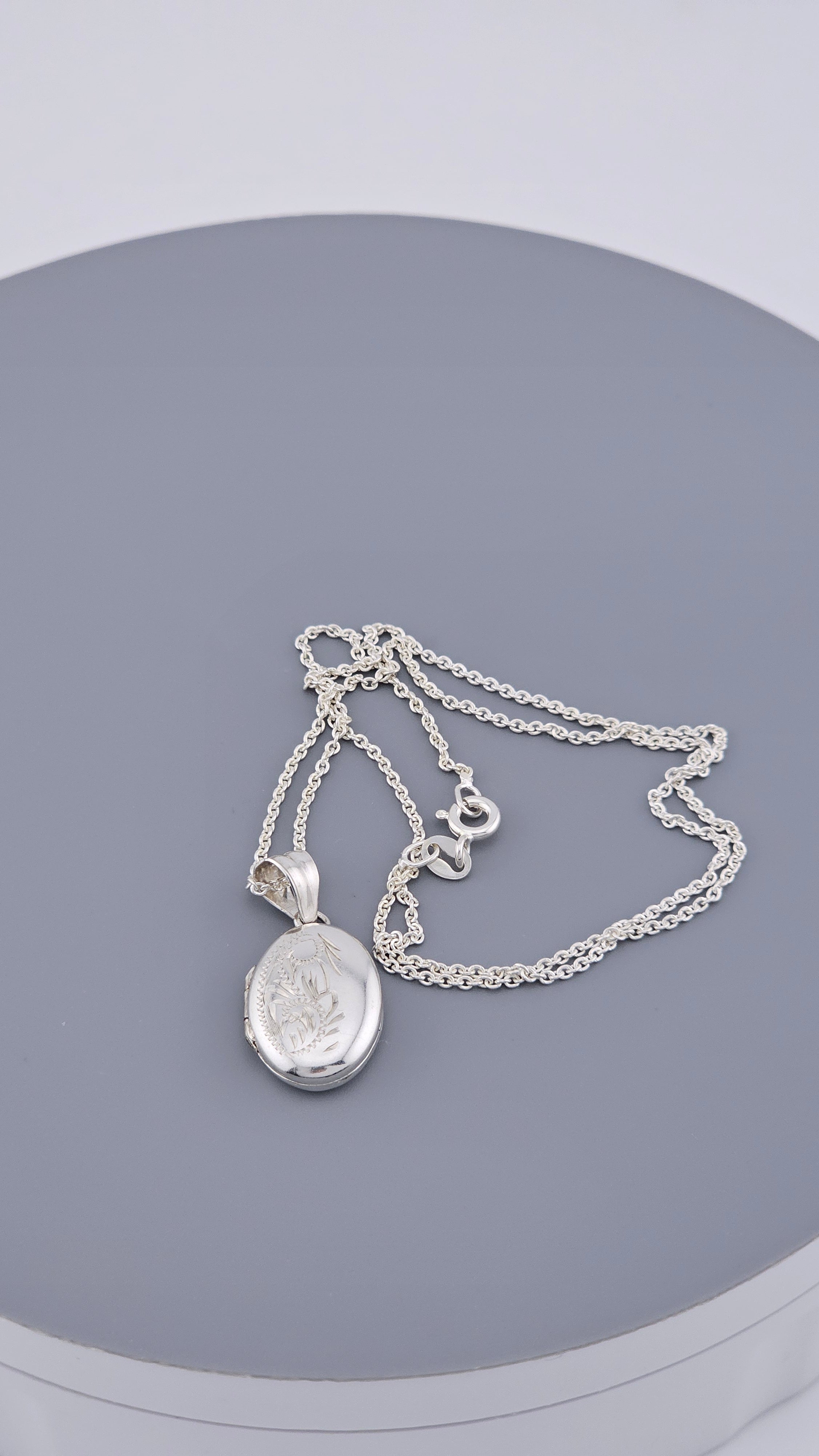 Engraved Sterling Silver Oval Locket Pendant Necklace - 3.6g