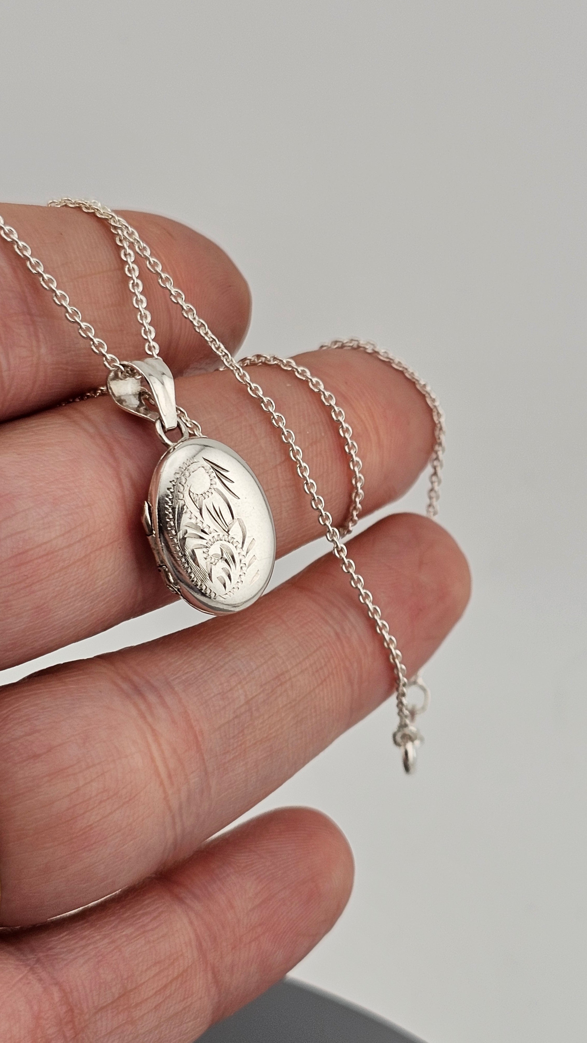 Engraved Sterling Silver Oval Locket Pendant Necklace - 3.6g