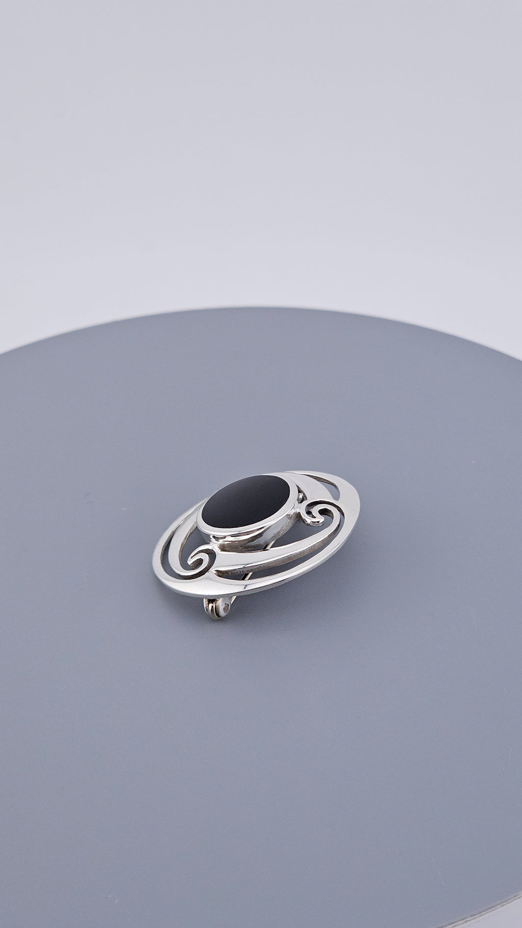 925 Sterling Silver & Black Onyx Openwork Swirl Brooch Pin (7.6g)