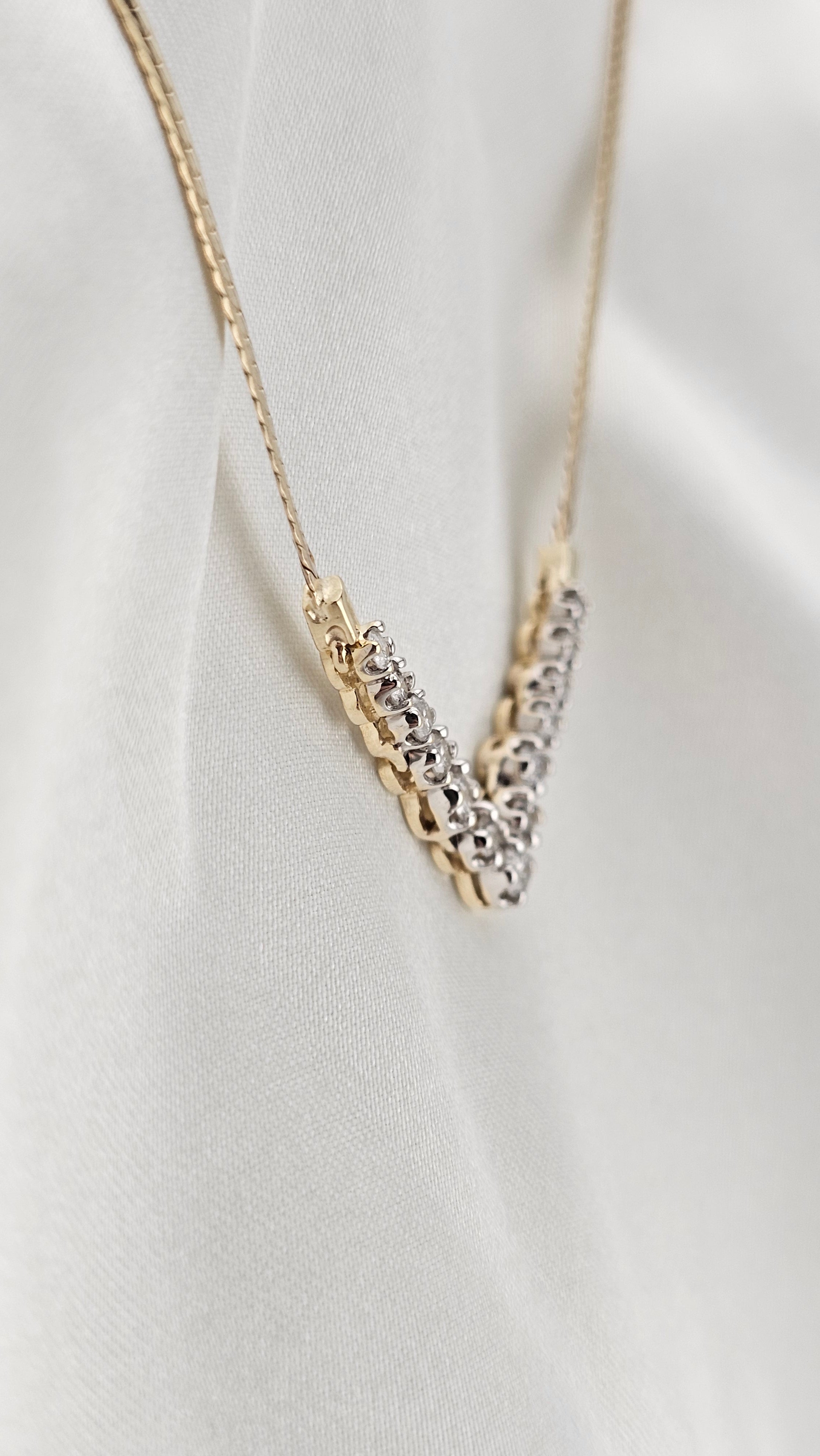 9ct Yellow Gold & 1.00ct Natural Diamond Chevron Necklace – 17.5"