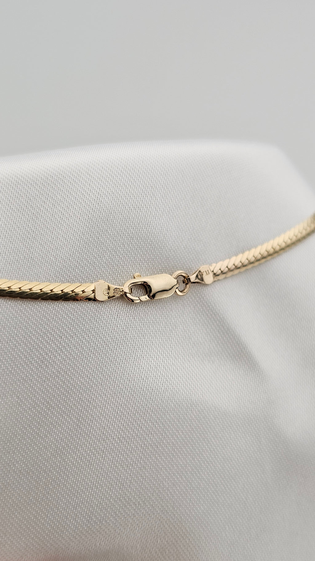 9ct Yellow Gold & 1.00ct Natural Diamond Chevron Necklace – 17.5"