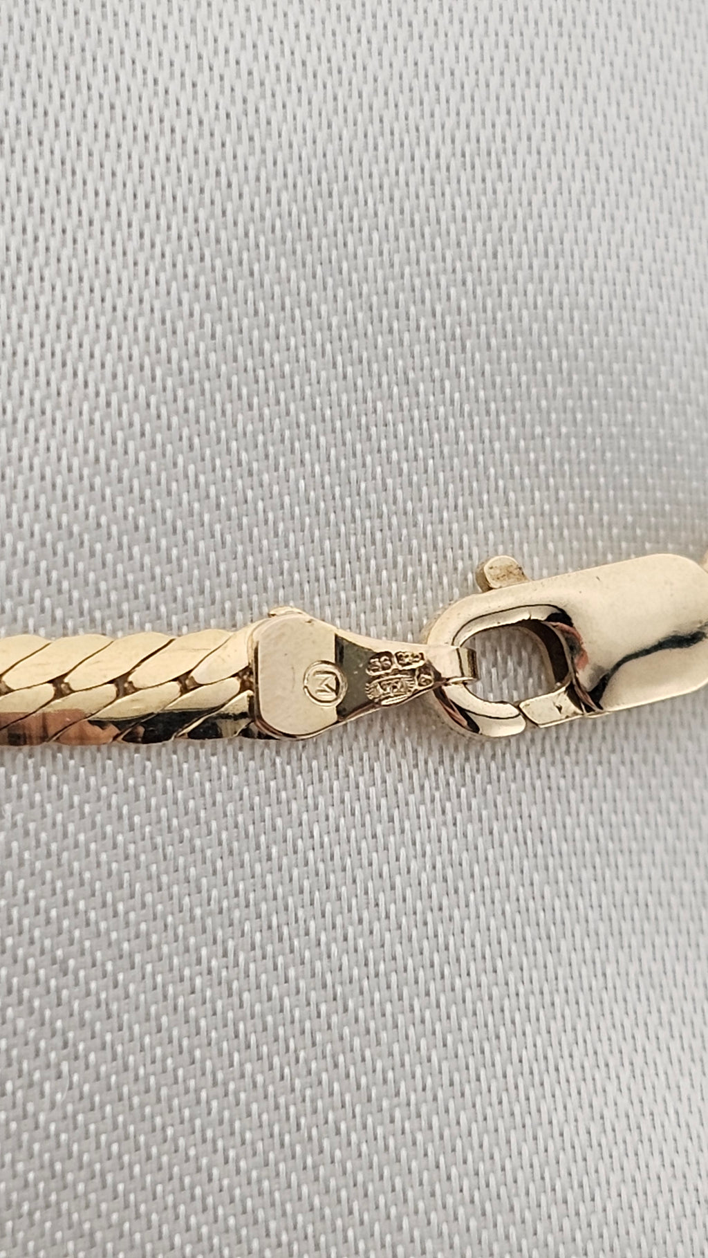 9ct Yellow Gold & 1.00ct Natural Diamond Chevron Necklace – 17.5"