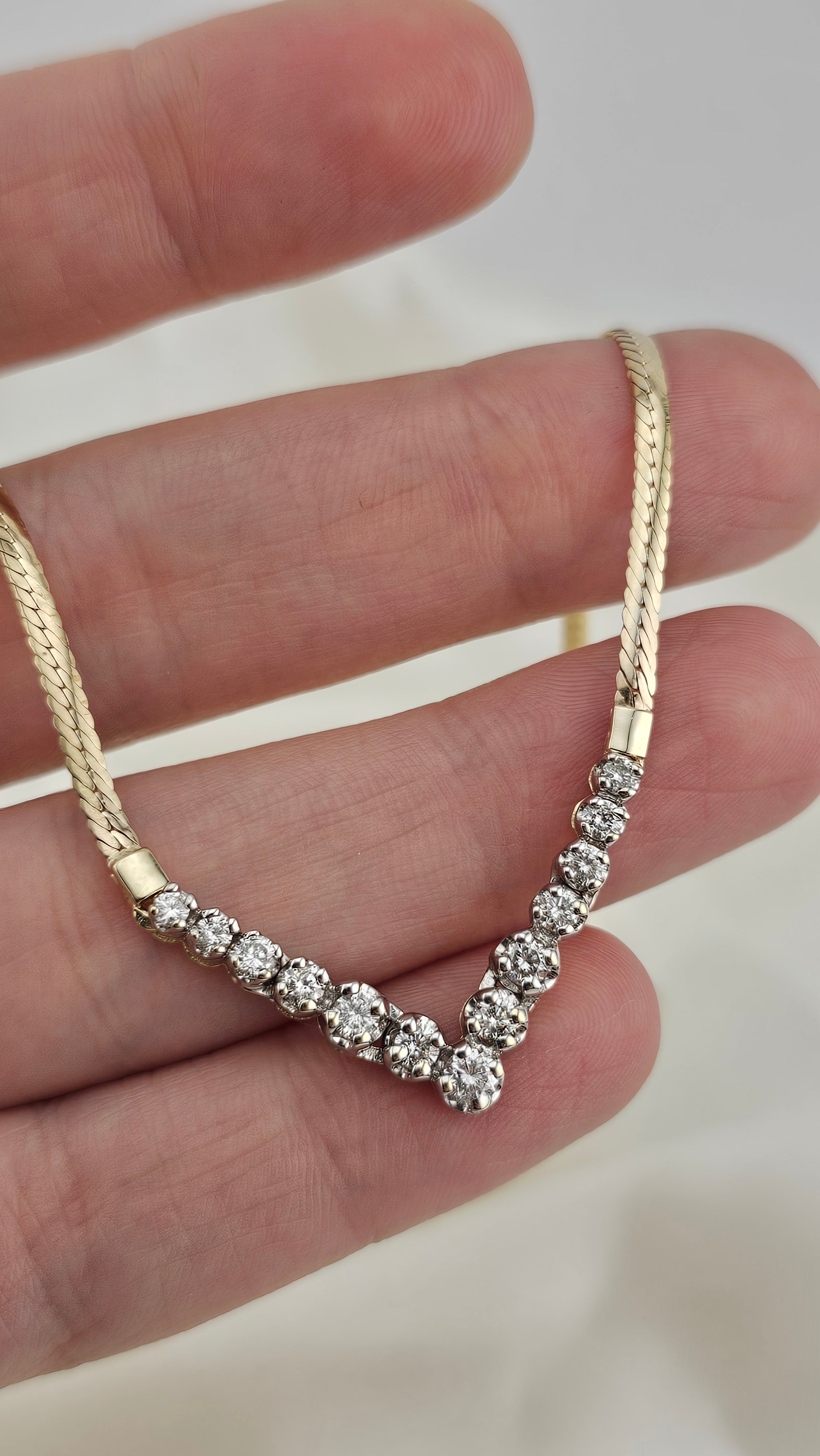 9ct Yellow Gold & 1.00ct Natural Diamond Chevron Necklace – 17.5"