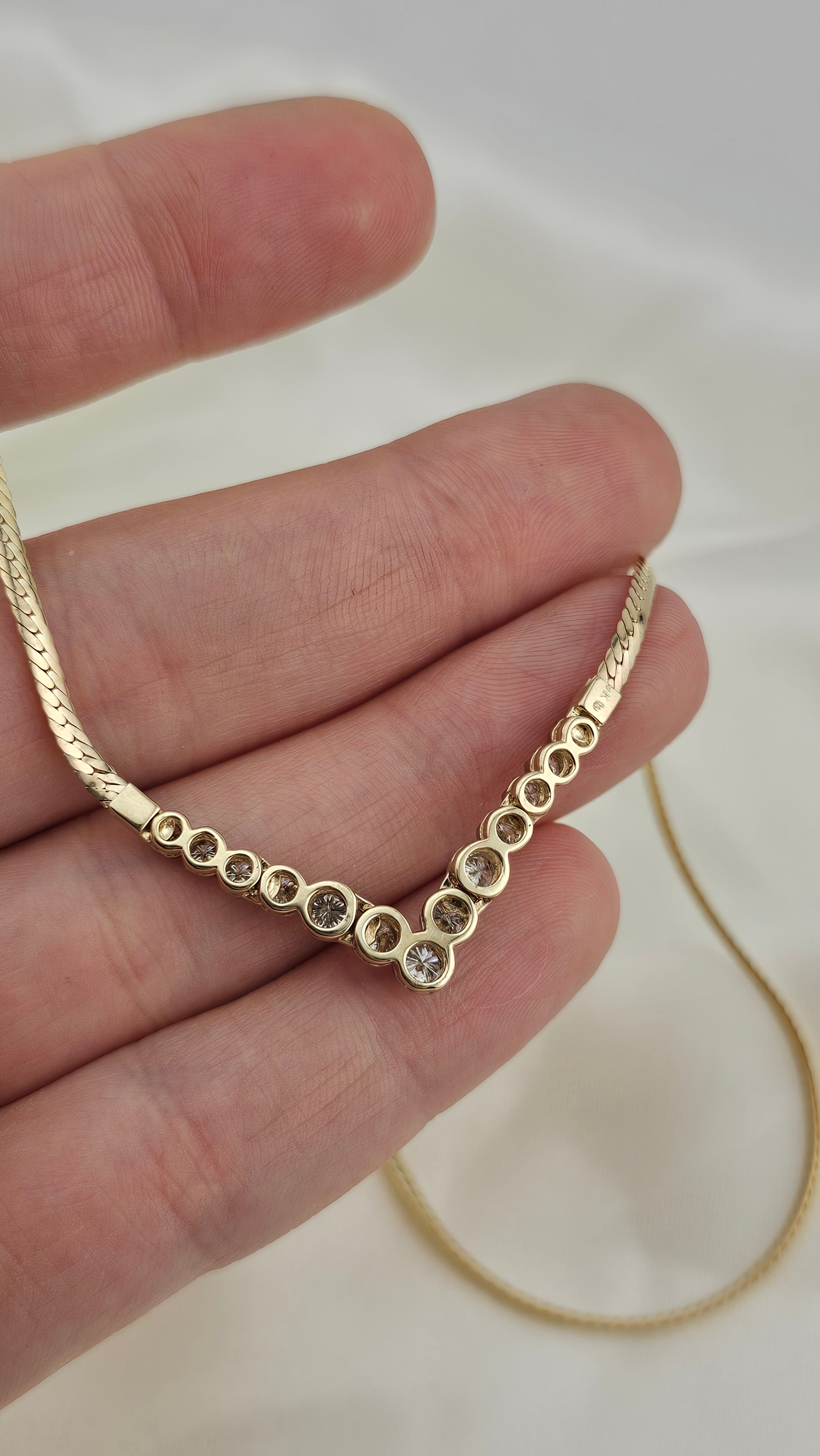 9ct Yellow Gold & 1.00ct Natural Diamond Chevron Necklace – 17.5"