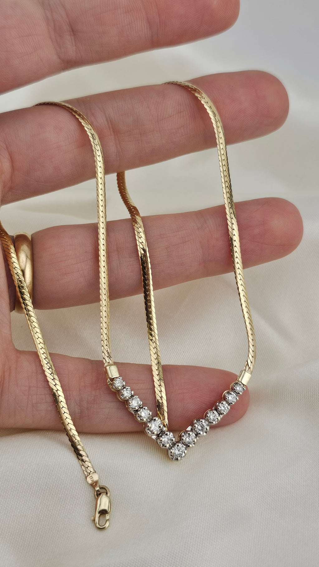 9ct Yellow Gold & 1.00ct Natural Diamond Chevron Necklace – 17.5"