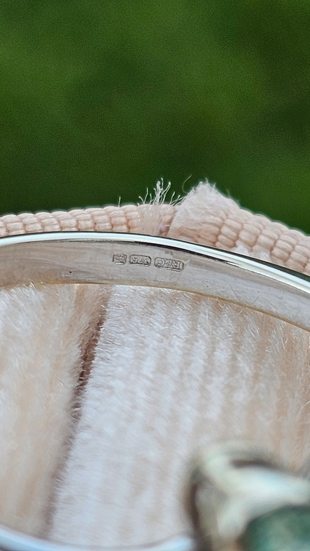 9ct White Gold Merelani Mint Garnet & Diamond Floral Cluster Ringg,size V