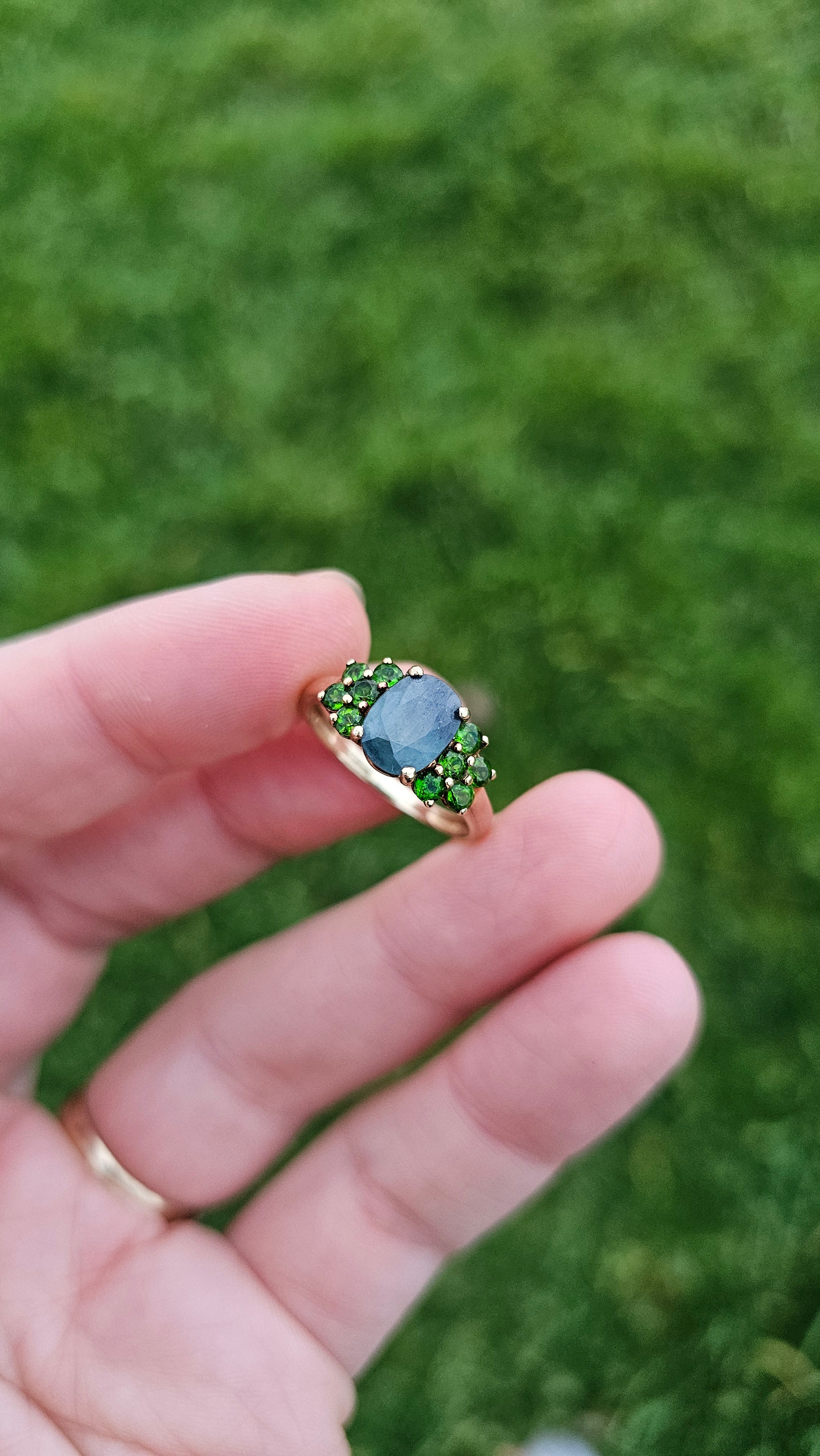 9ct Yellow Gold Natural Sapphire & Chrome Diopside ring , size Q 1/2