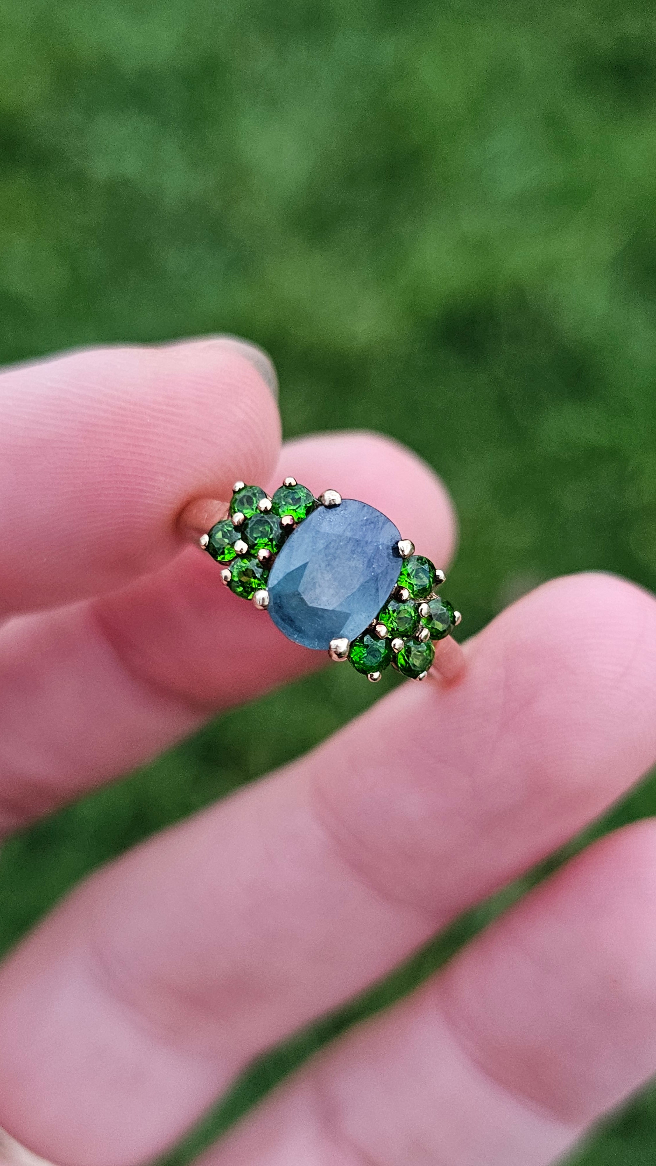 9ct Yellow Gold Natural Sapphire & Chrome Diopside ring , size Q 1/2