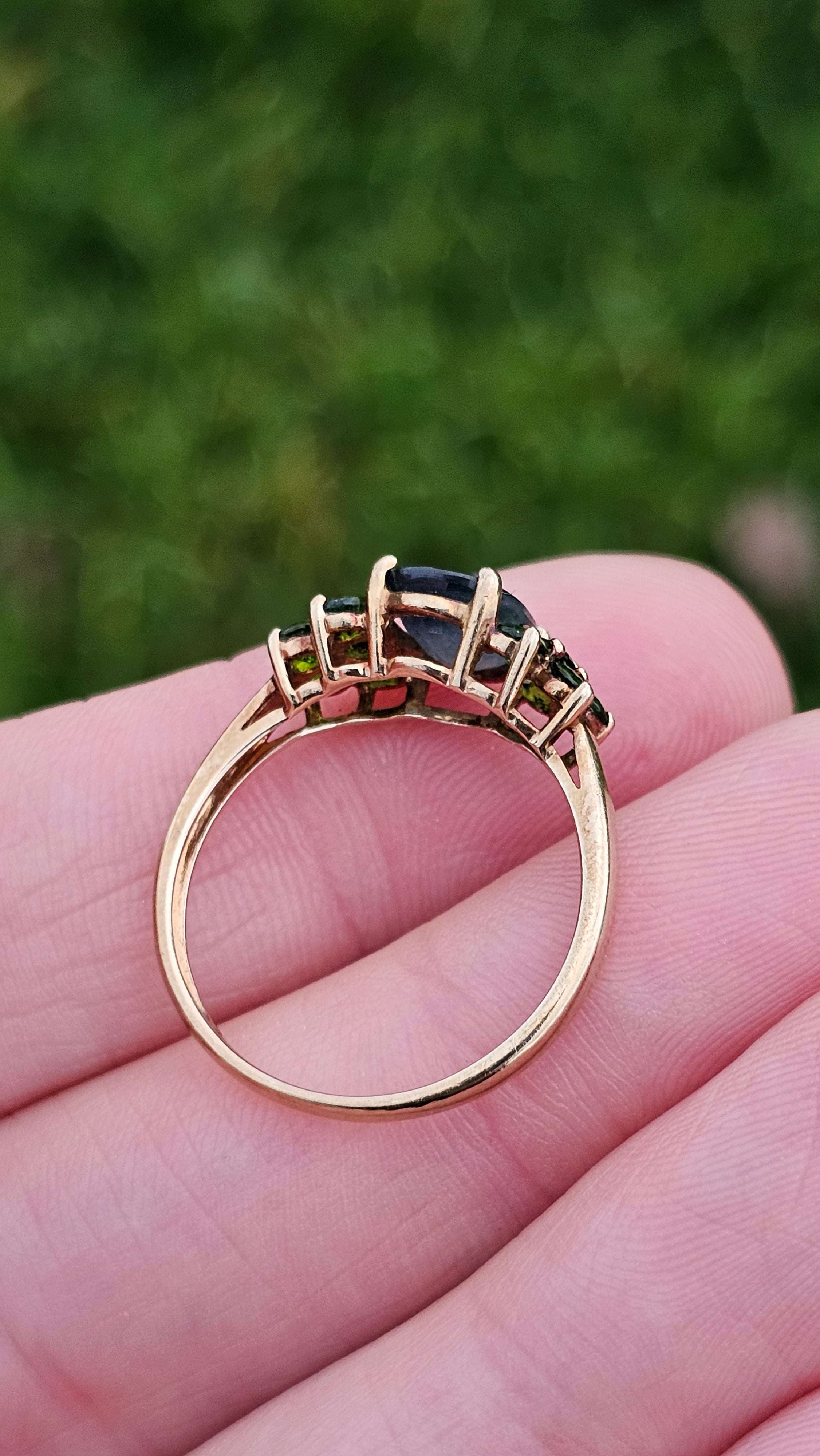 9ct Yellow Gold Natural Sapphire & Chrome Diopside ring , size Q 1/2