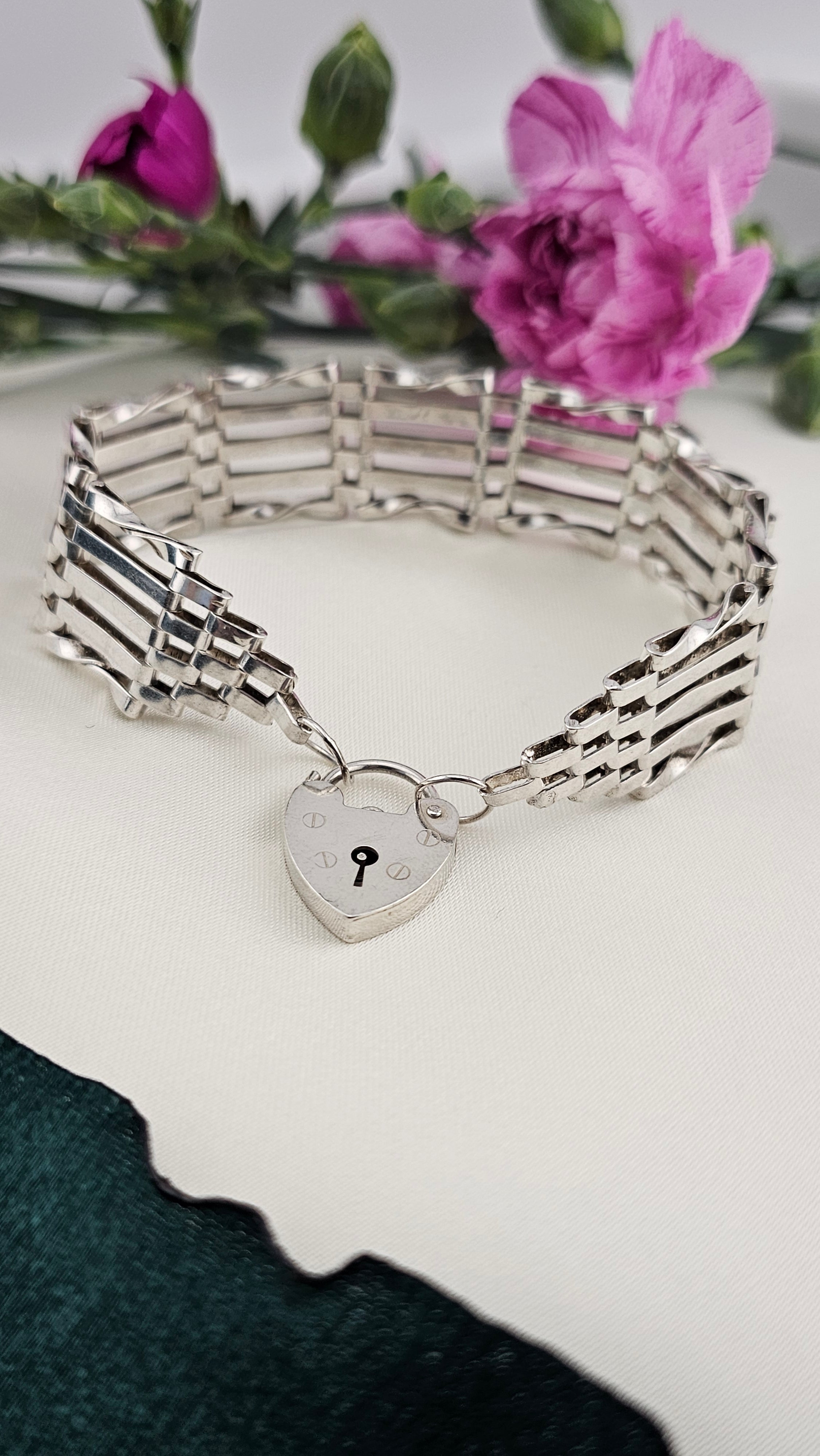 Vintage 925 Sterling Silver Multi Bar Gate link bracelet with Heart Padlock Clasp , 19cm