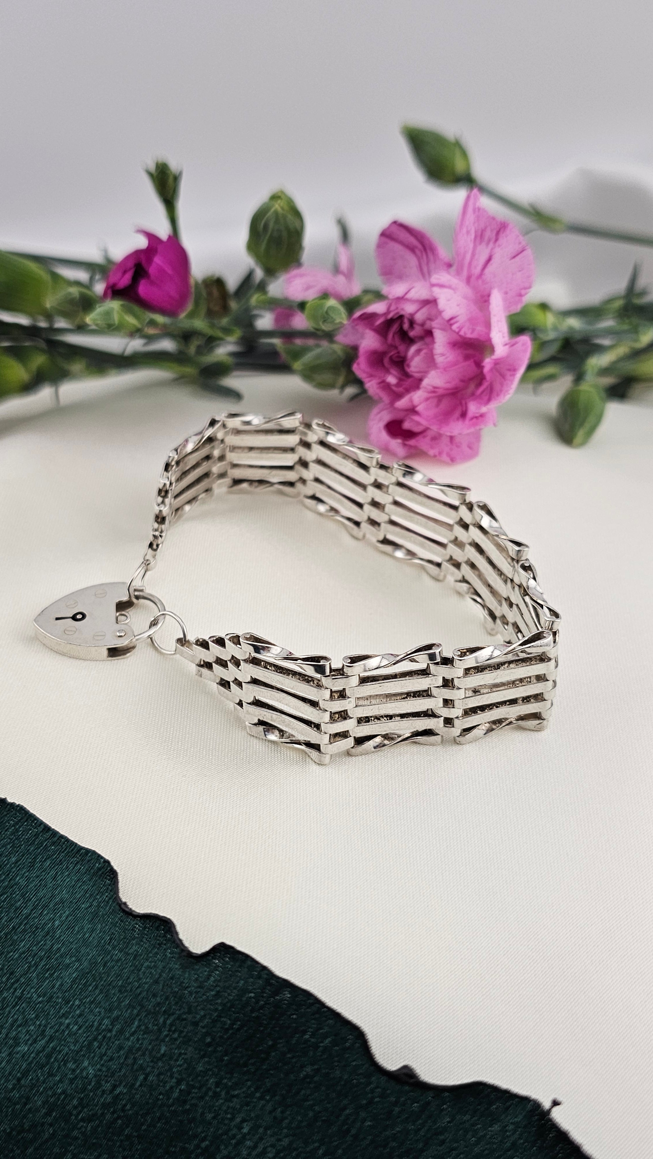 Vintage 925 Sterling Silver Multi Bar Gate link bracelet with Heart Padlock Clasp , 19cm