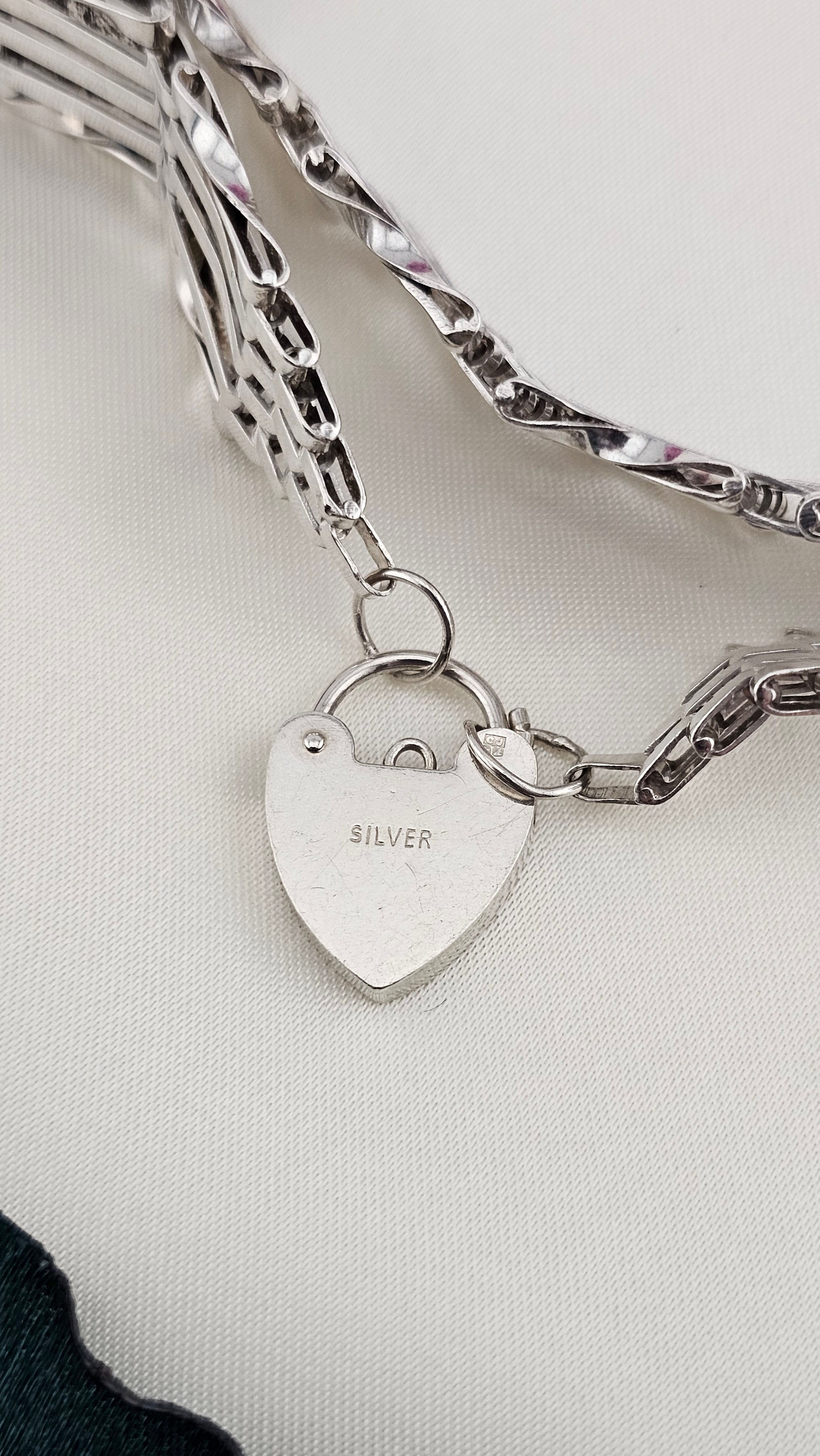 Vintage 925 Sterling Silver Multi Bar Gate link bracelet with Heart Padlock Clasp , 19cm