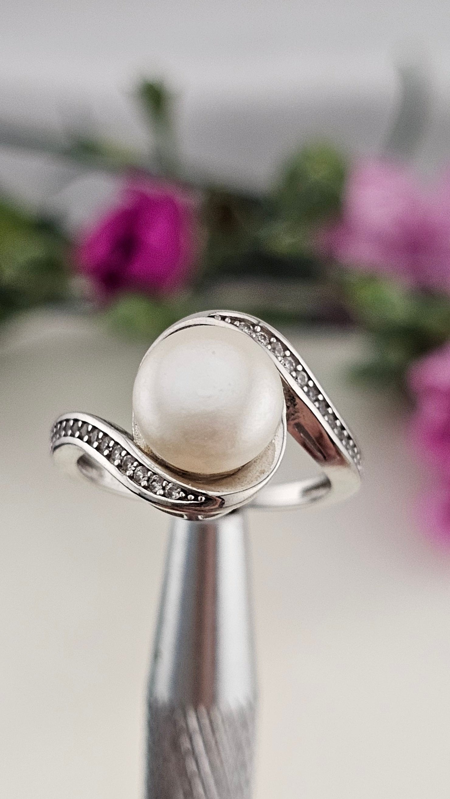 925 Sterling Silver Pearl and Diamonique Cubic Zirconia ring , size L 1/2