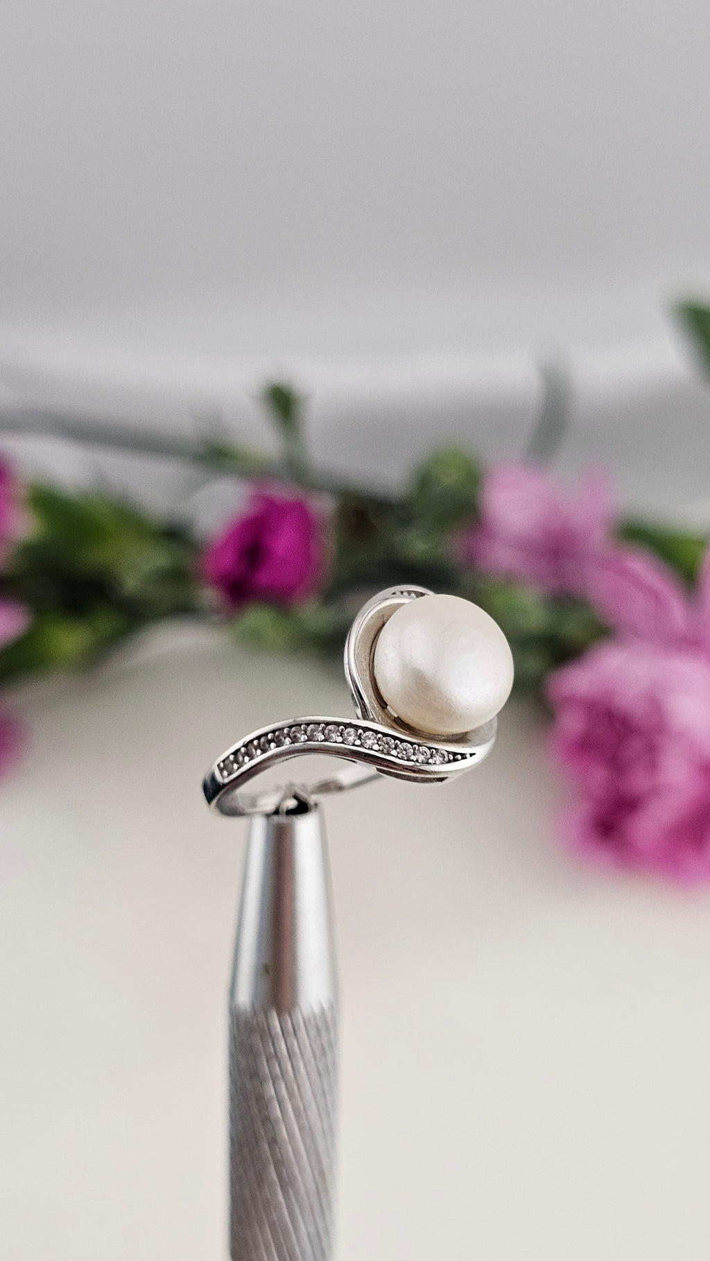 925 Sterling Silver Pearl and Diamonique Cubic Zirconia ring , size L 1/2
