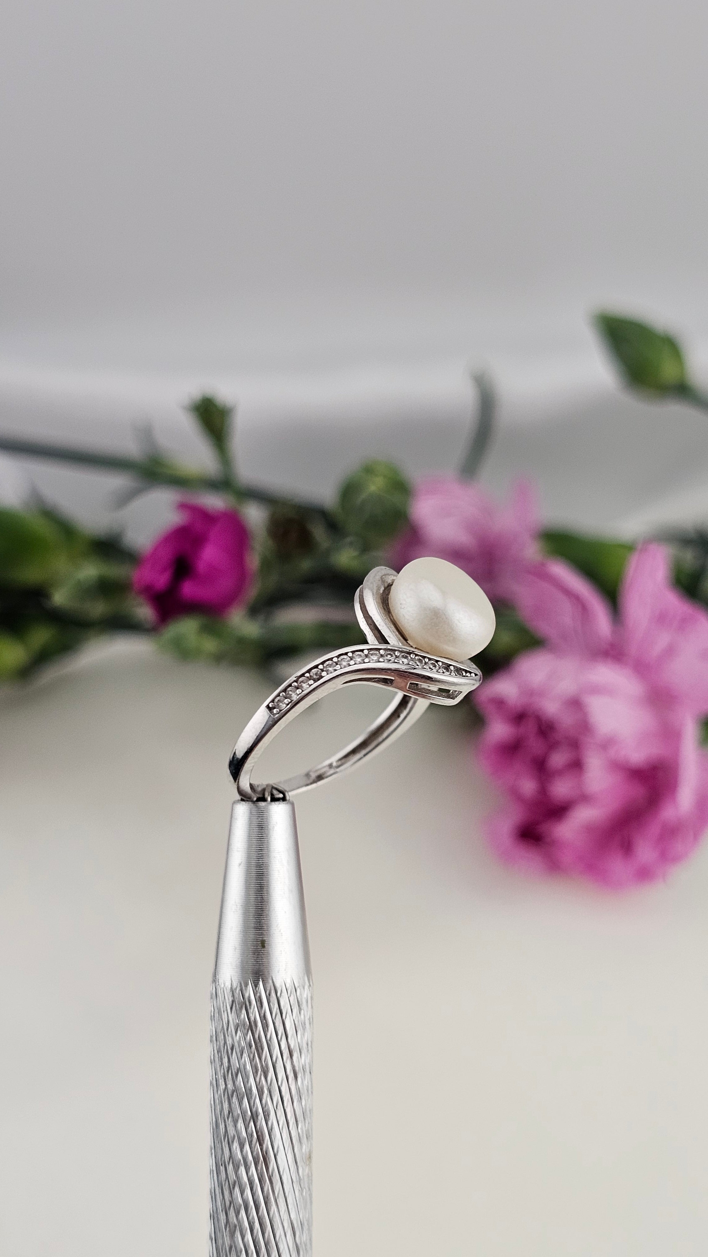 925 Sterling Silver Pearl and Diamonique Cubic Zirconia ring , size L 1/2