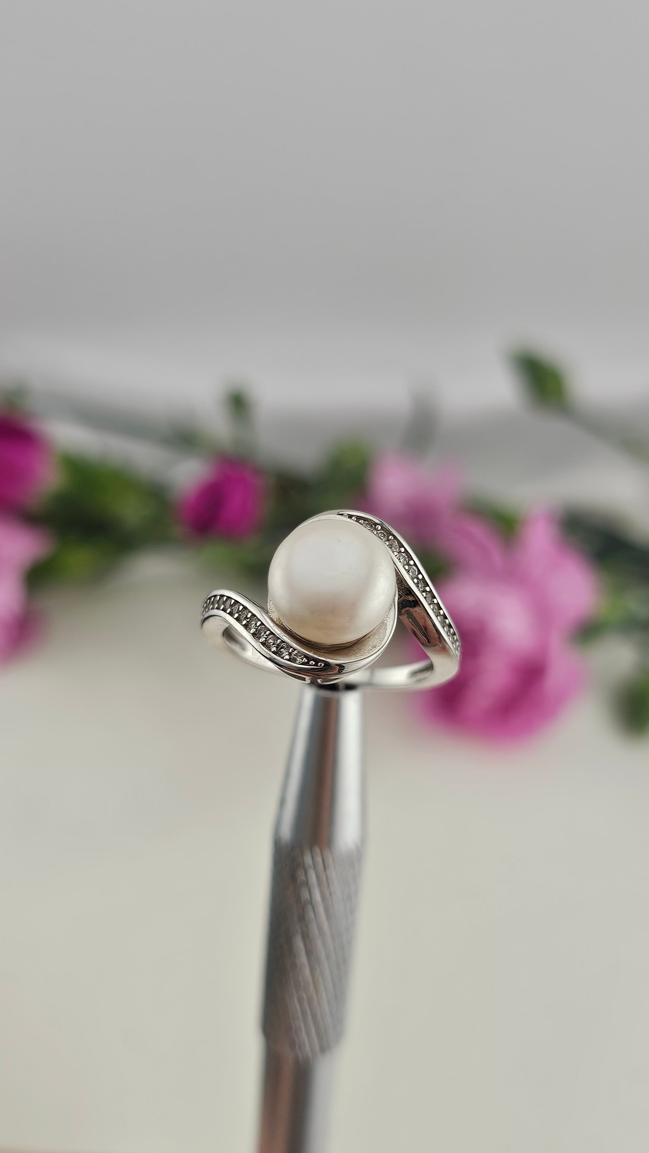 925 Sterling Silver Pearl and Diamonique Cubic Zirconia ring , size L 1/2
