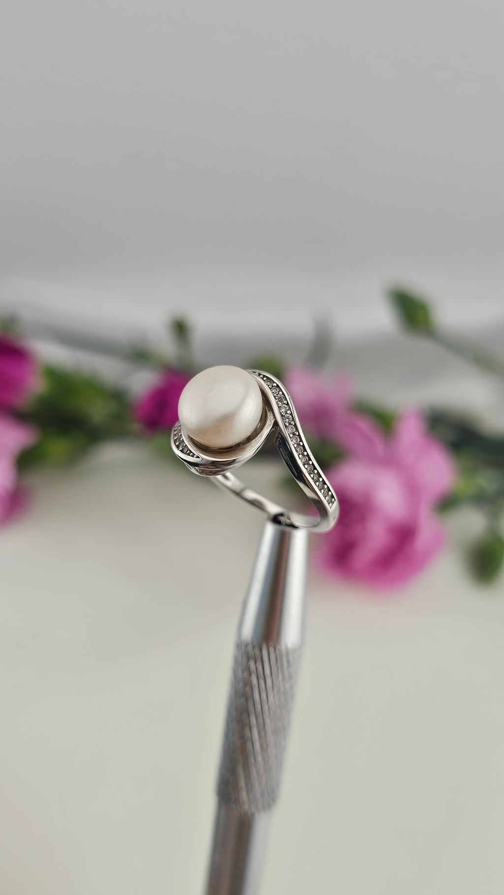 925 Sterling Silver Pearl and Diamonique Cubic Zirconia ring , size L 1/2