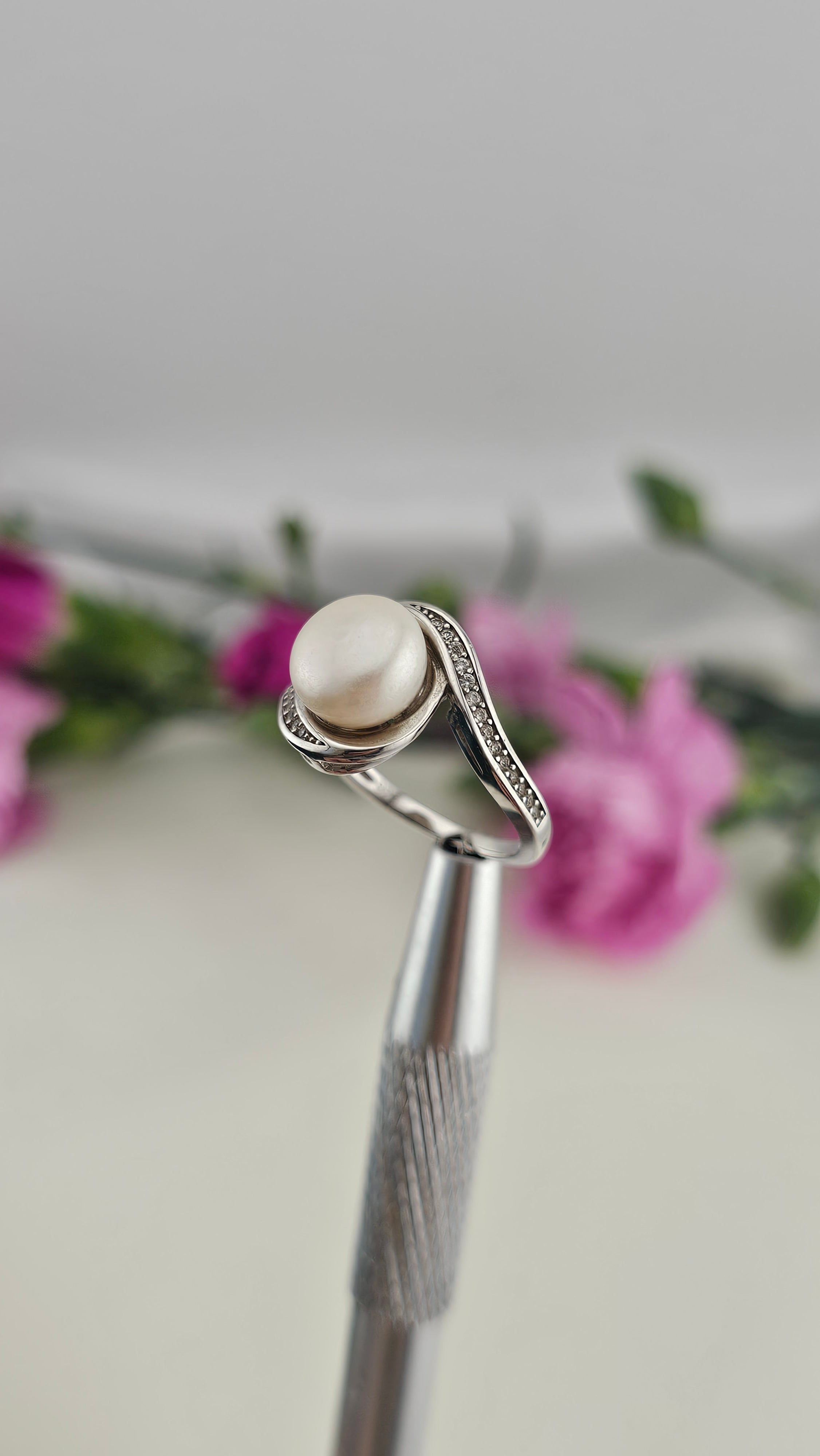 925 Sterling Silver Pearl and Diamonique Cubic Zirconia ring , size L 1/2