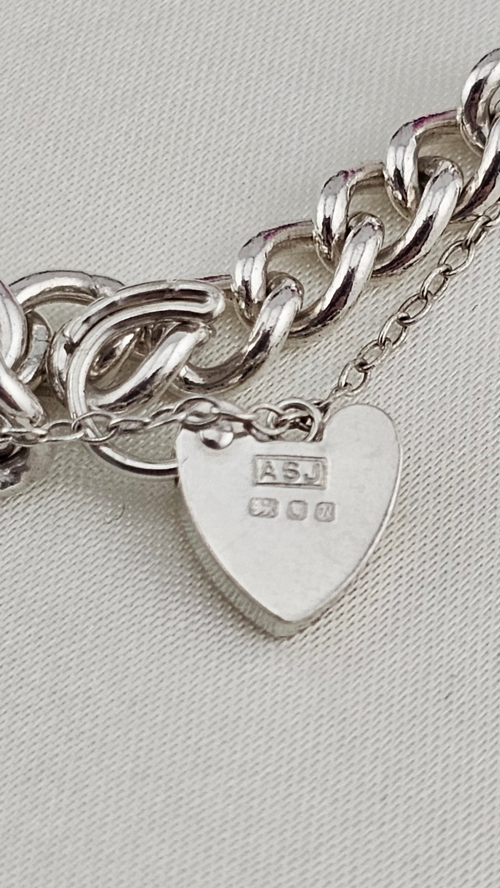 Vintage 925 Sterling Silver curb link hear padlock Bracelet 17cm