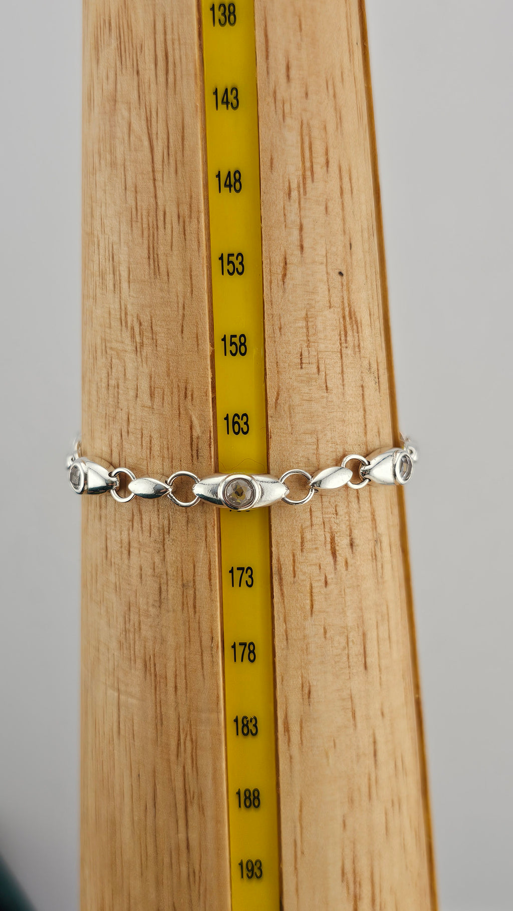 925 Sterling Silver Toggle clasp Bracelet set with White Mixed cut Topaz , 17cm