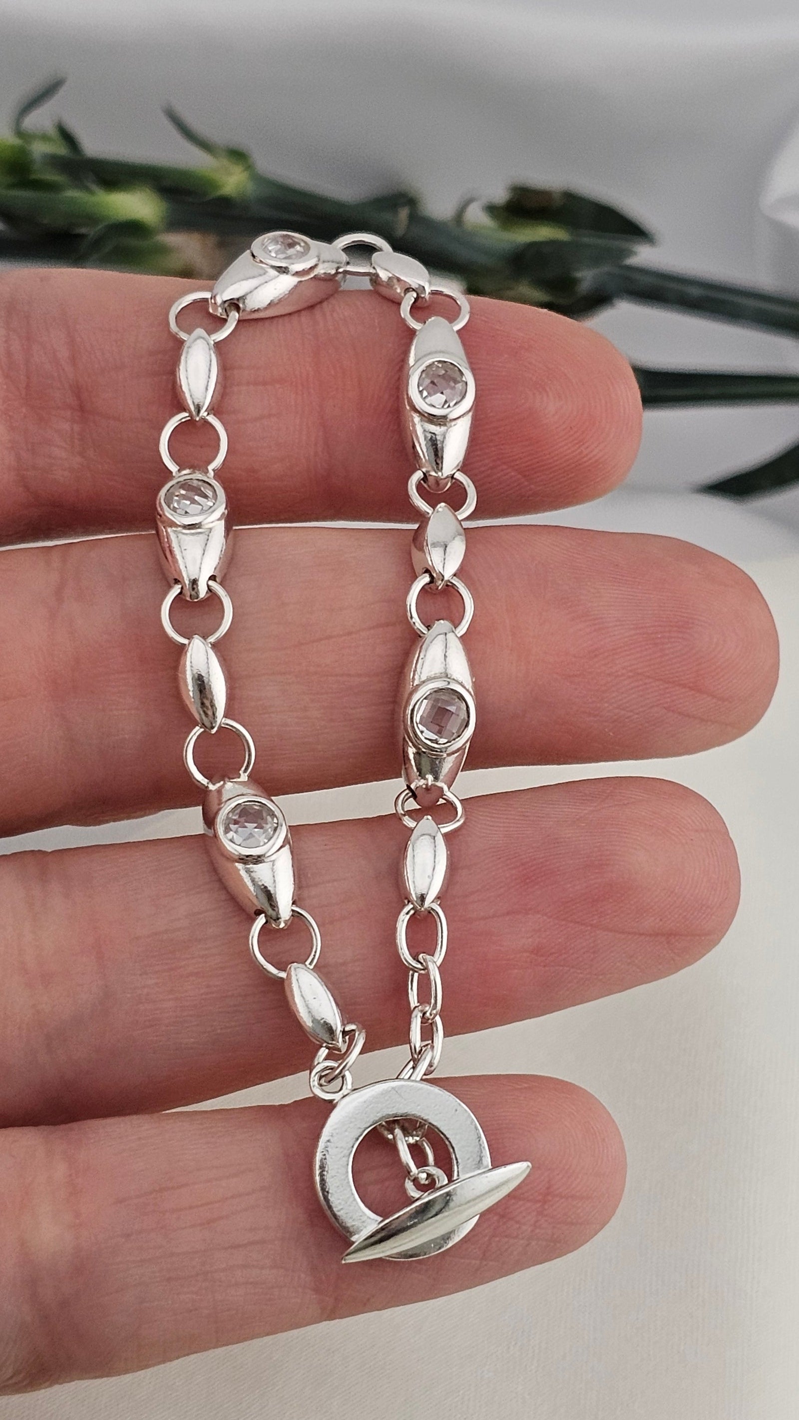 925 Sterling Silver Toggle clasp Bracelet set with White Mixed cut Topaz , 17cm