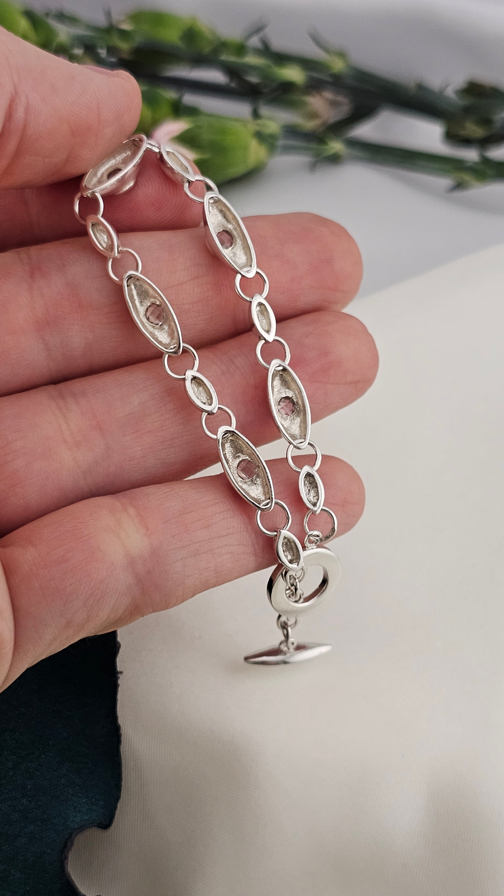 925 Sterling Silver Toggle clasp Bracelet set with White Mixed cut Topaz , 17cm