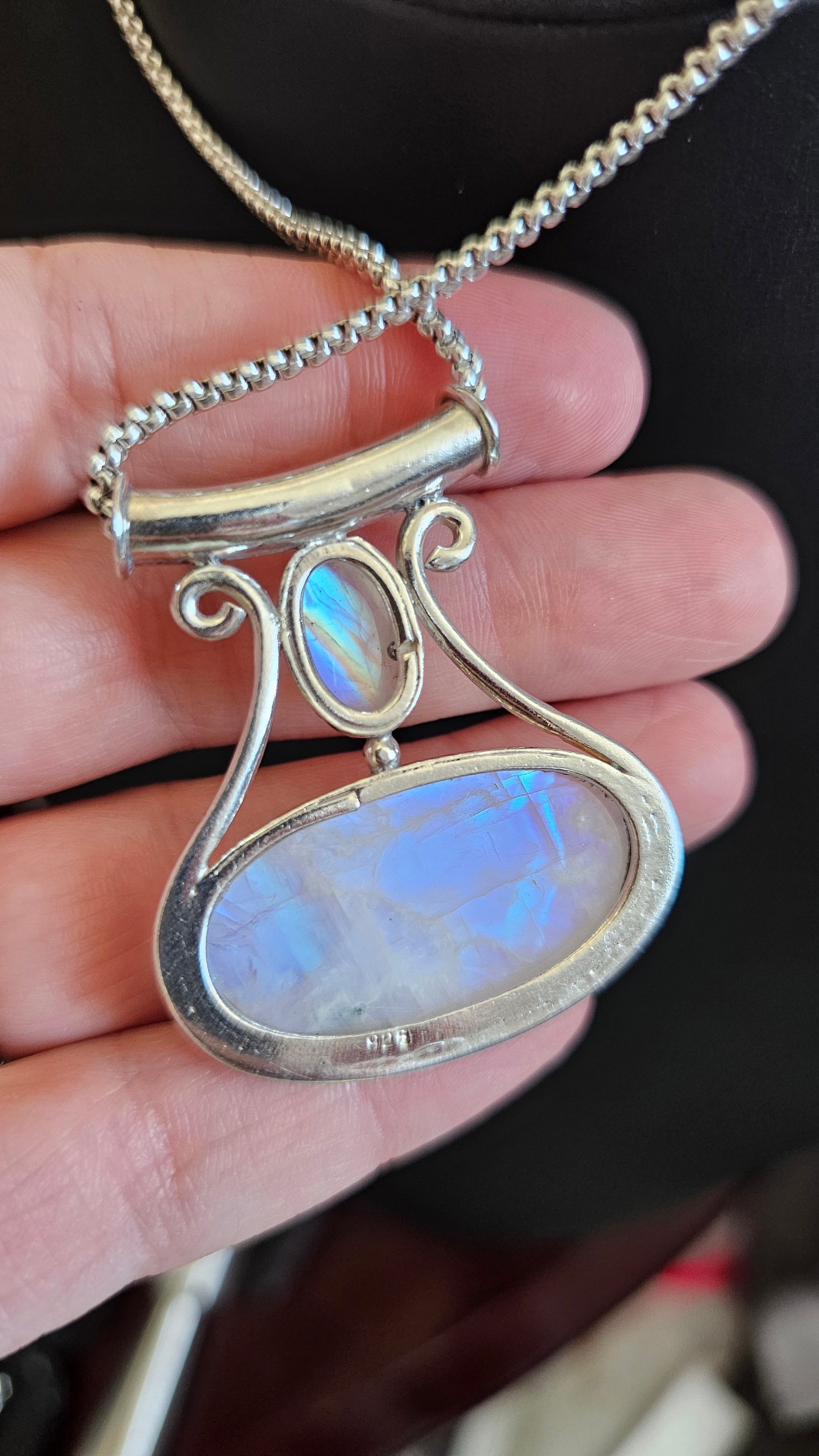 Vintage 925 Sterling Silver large Blue Moonstone pendant on 15"chain