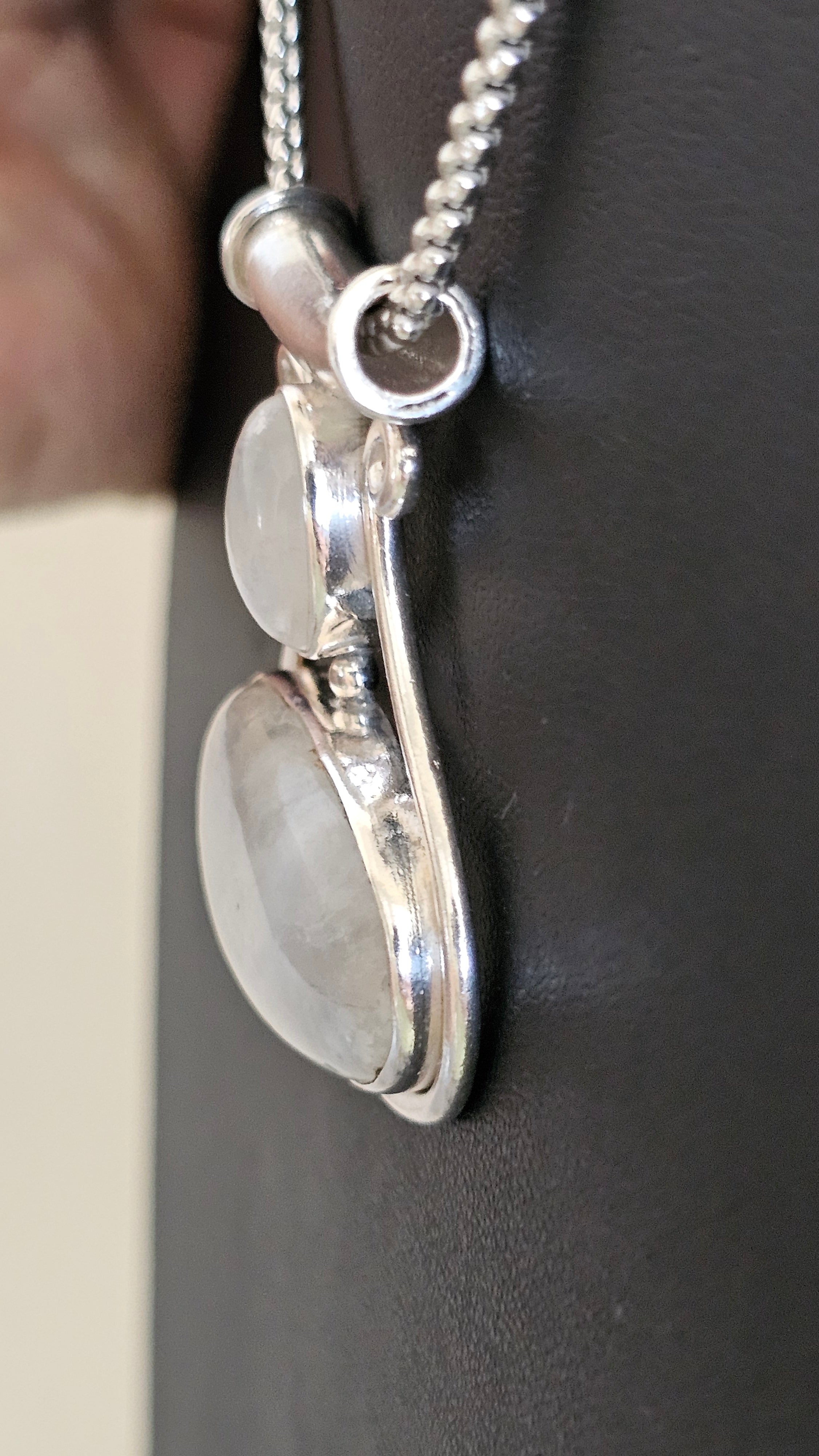 Vintage 925 Sterling Silver large Blue Moonstone pendant on 15"chain