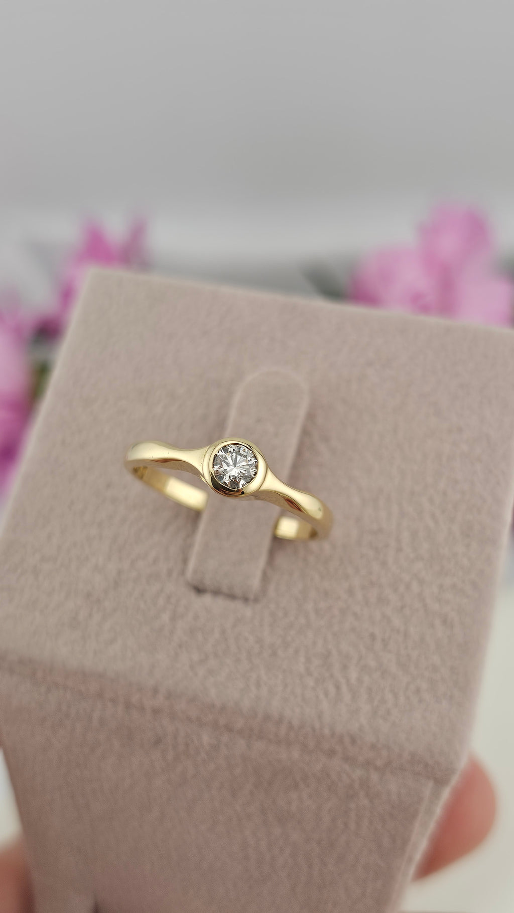 18ct Yellow Gold 0.25ct Natural Diamond Solitaire Ring , size R 1/2