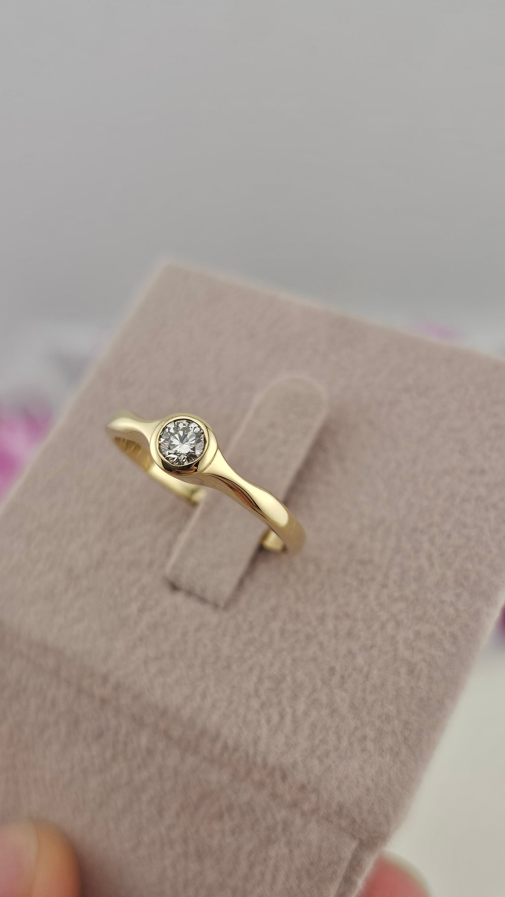 18ct Yellow Gold 0.25ct Natural Diamond Solitaire Ring , size R 1/2