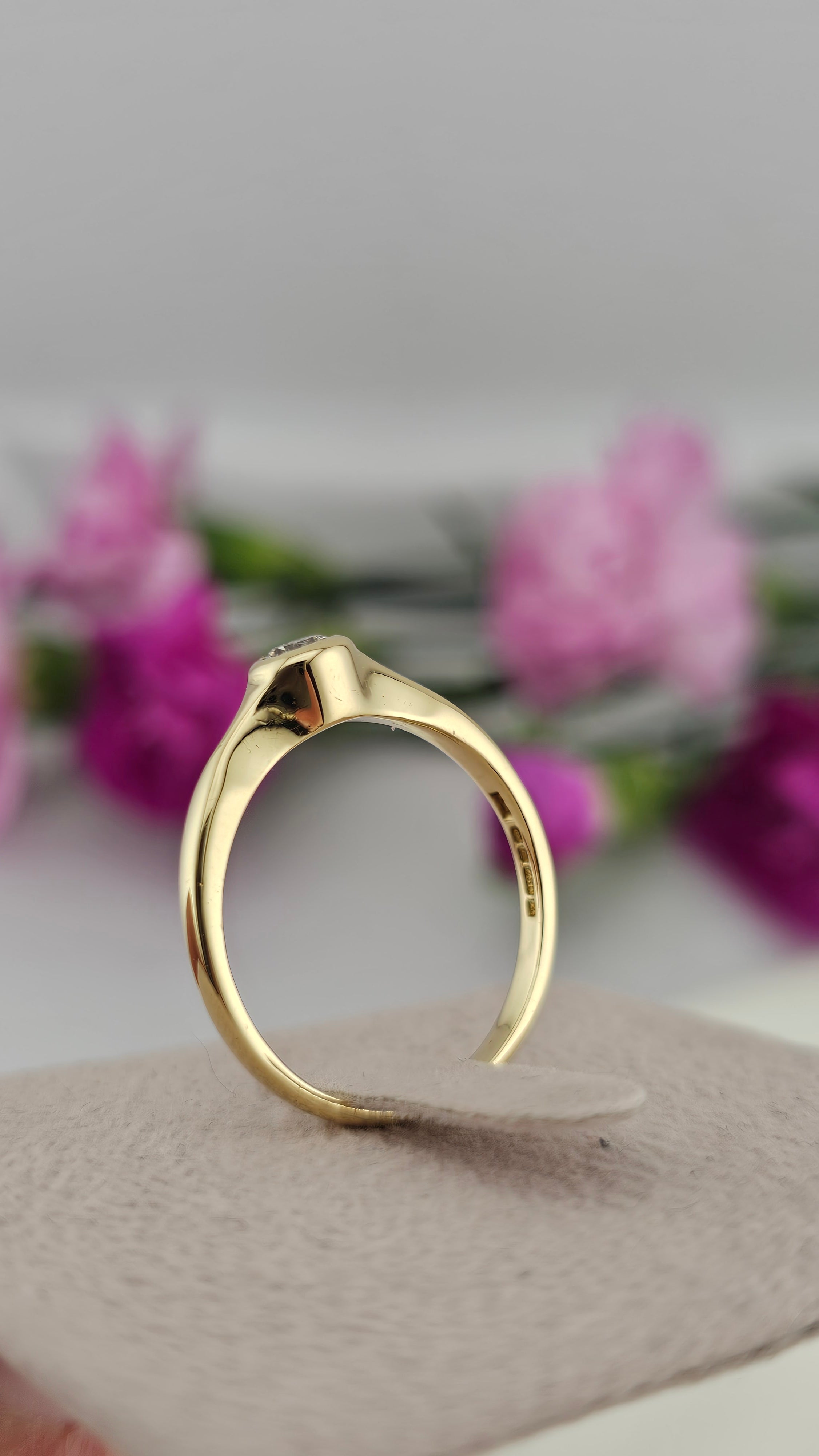 18ct Yellow Gold 0.25ct Natural Diamond Solitaire Ring , size R 1/2