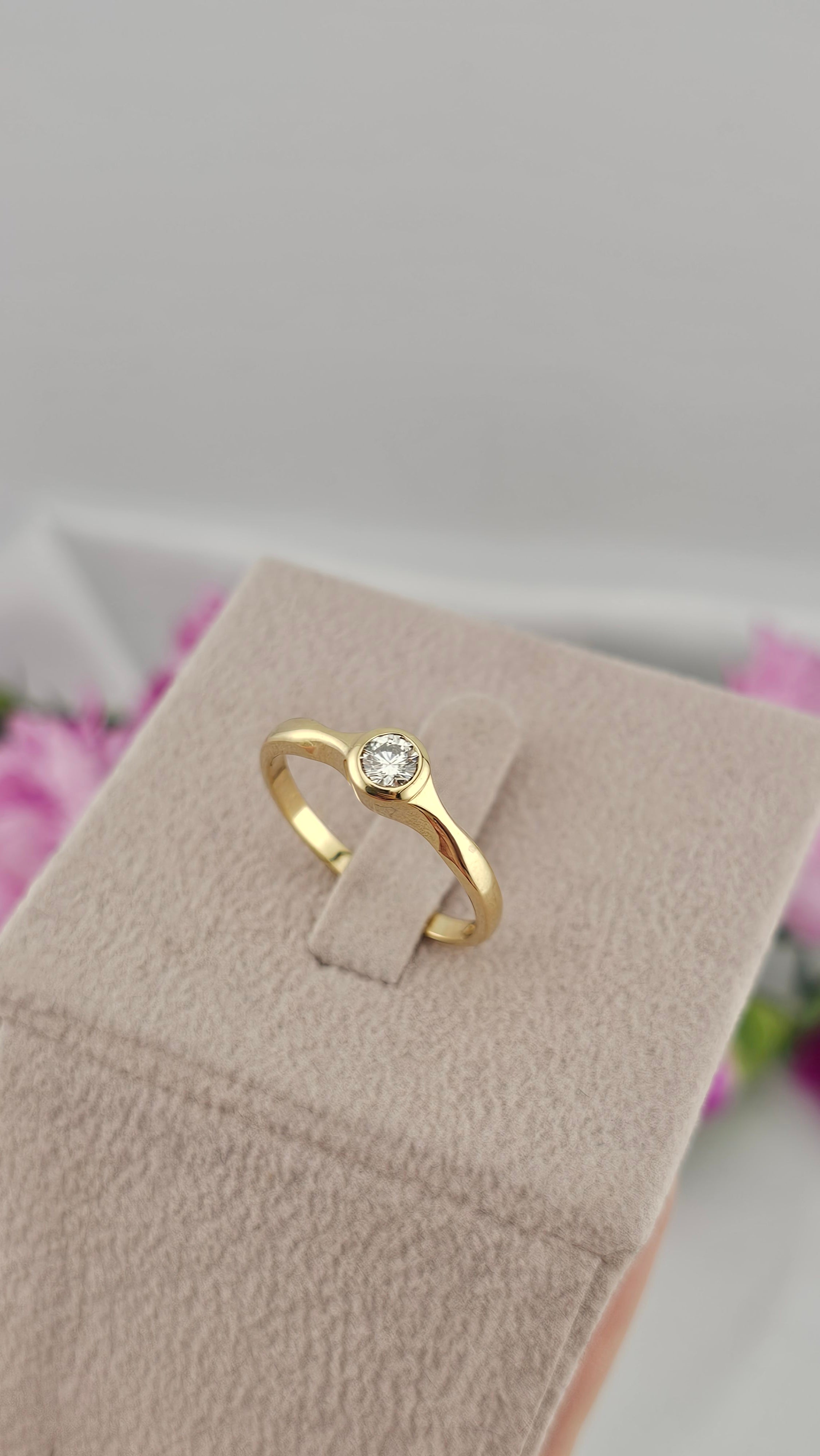 18ct Yellow Gold 0.25ct Natural Diamond Solitaire Ring , size R 1/2