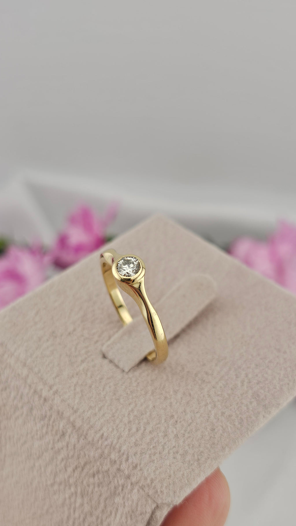 18ct Yellow Gold 0.25ct Natural Diamond Solitaire Ring , size R 1/2